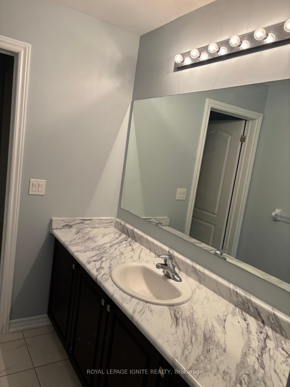 Photo 19 of 1854 Douglas Langtree Drive, Oshawa, Taunton — HOMEH
