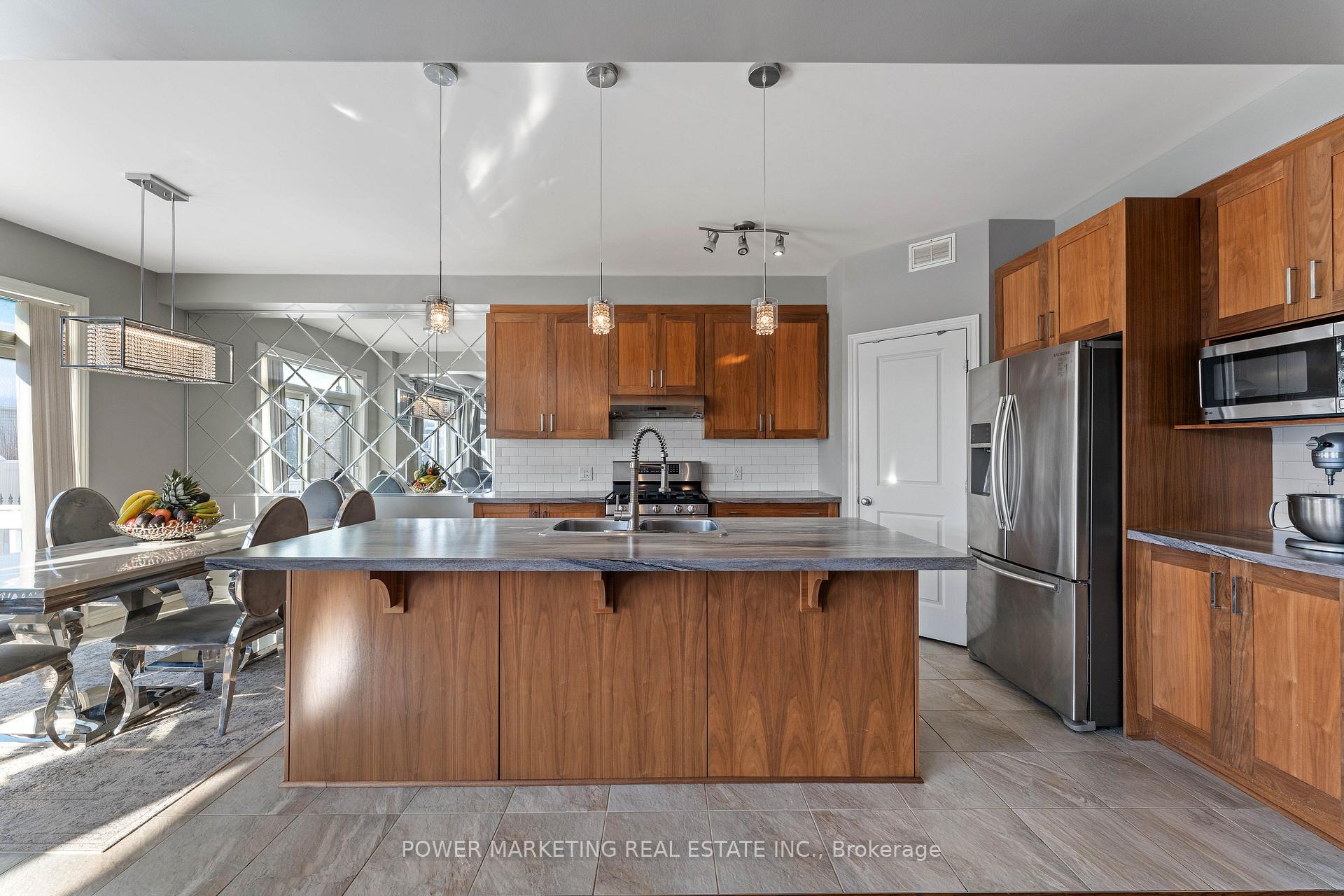 Photo 8 of 502 Strasbourg Street, Ottawa, Avalon West — HOMEH