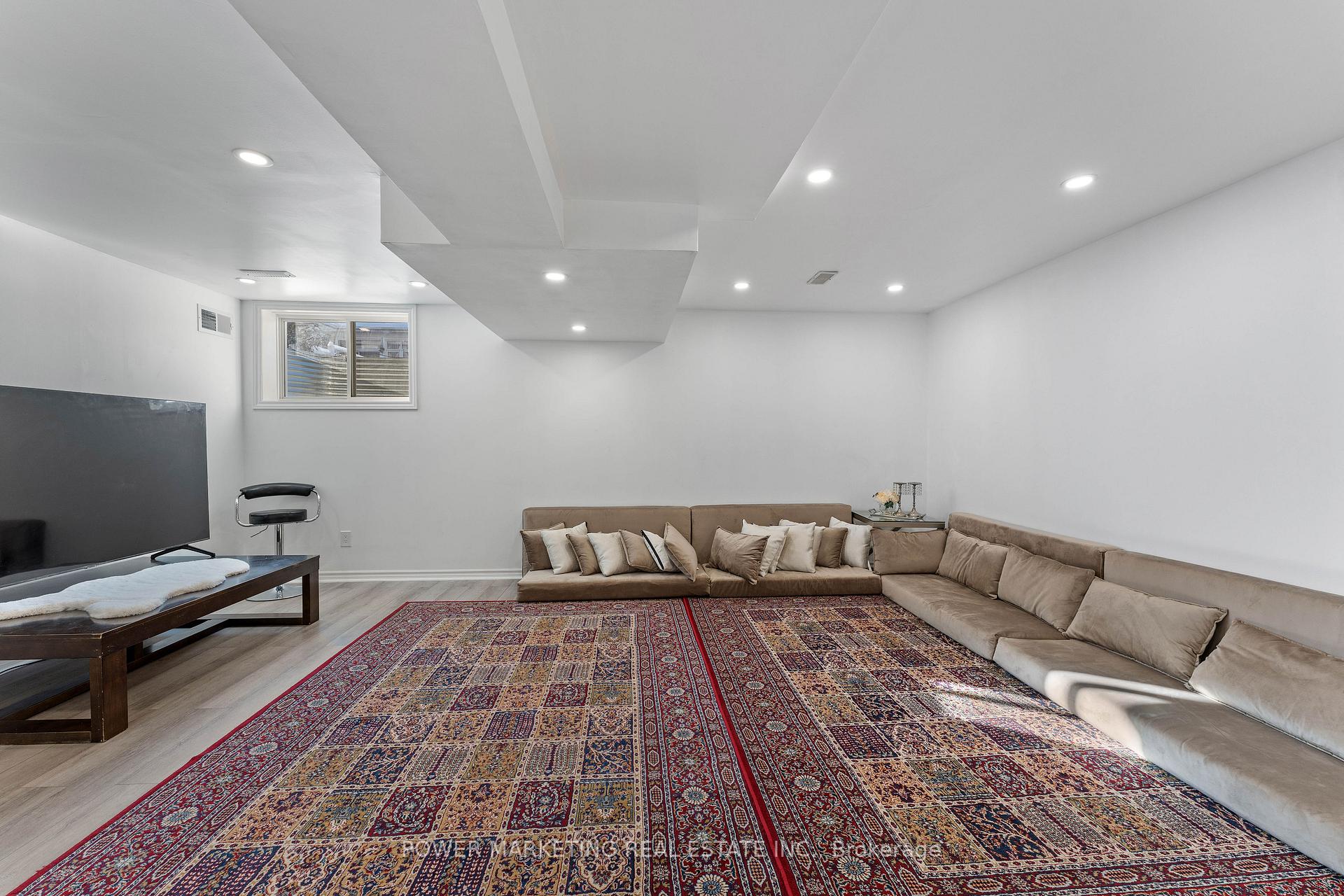 Photo 23 of 502 Strasbourg Street, Ottawa, Avalon West — HOMEH