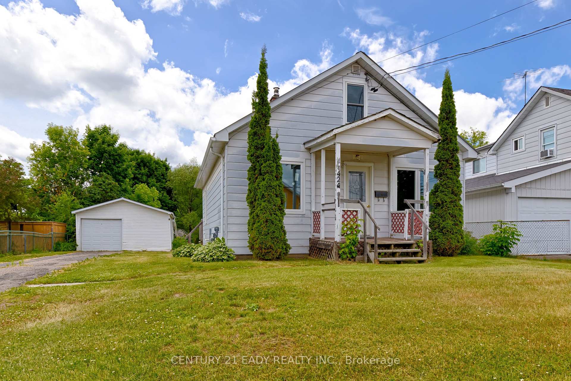 Photo 1 of 424 Moore Street, Renfrew — HOMEH