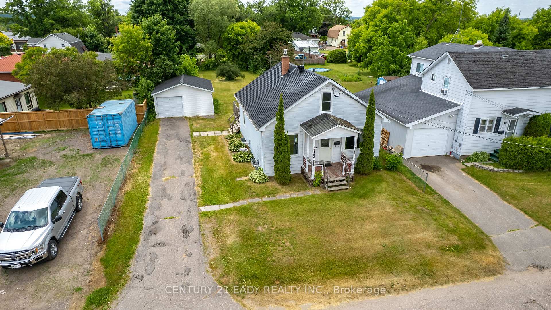 Photo 4 of 424 Moore Street, Renfrew — HOMEH