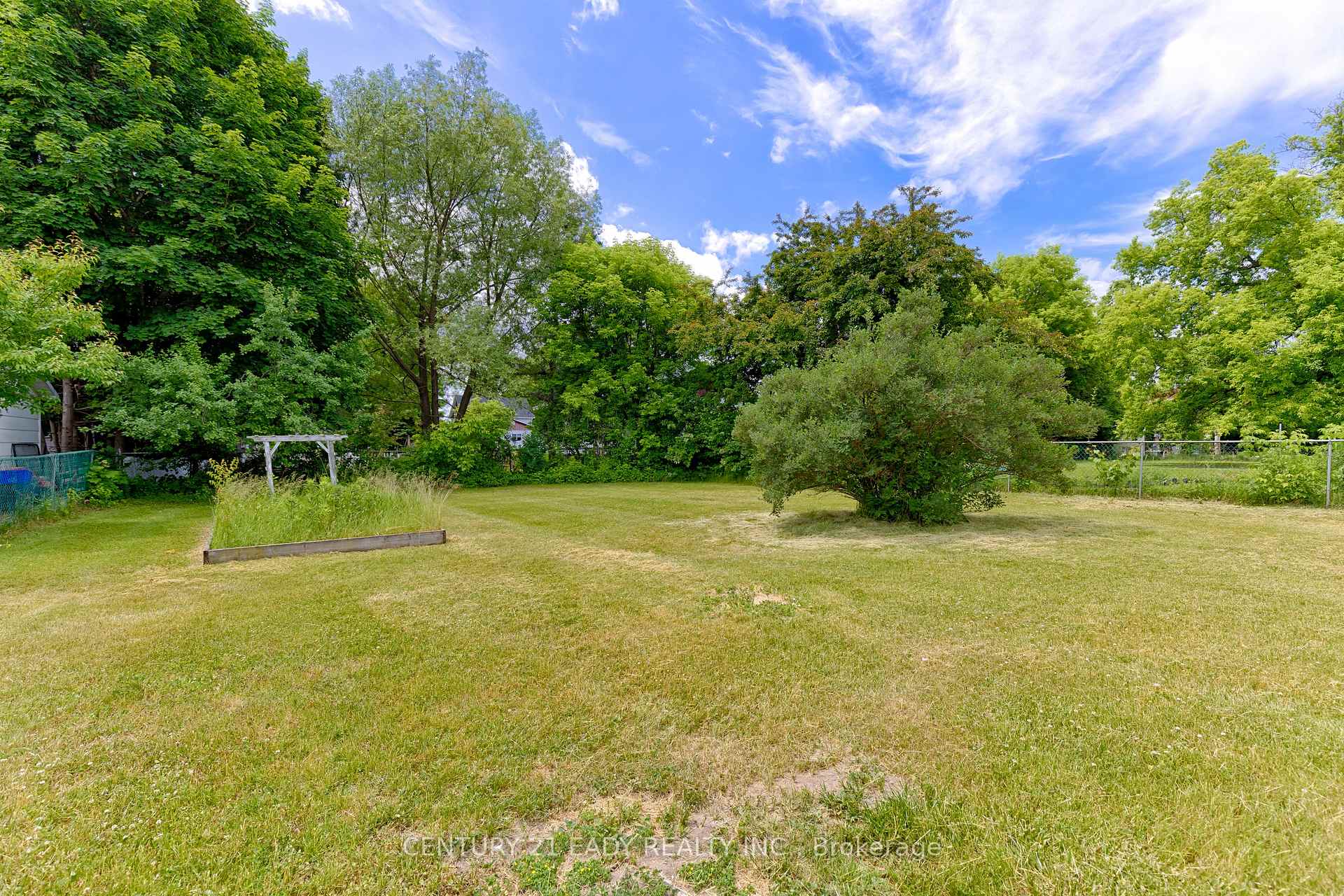 Photo 11 of 424 Moore Street, Renfrew — HOMEH