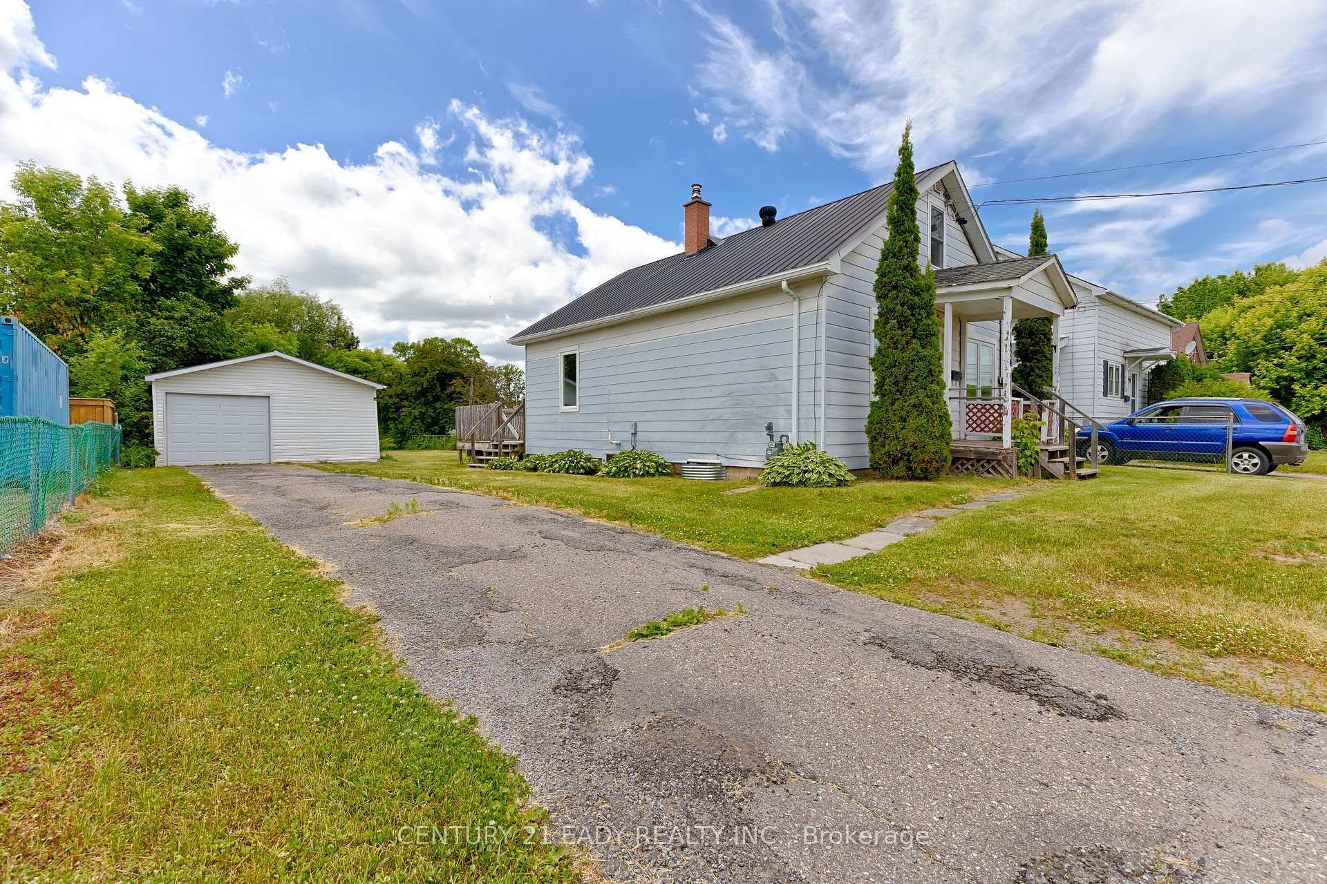Photo 13 of 424 Moore Street, Renfrew — HOMEH