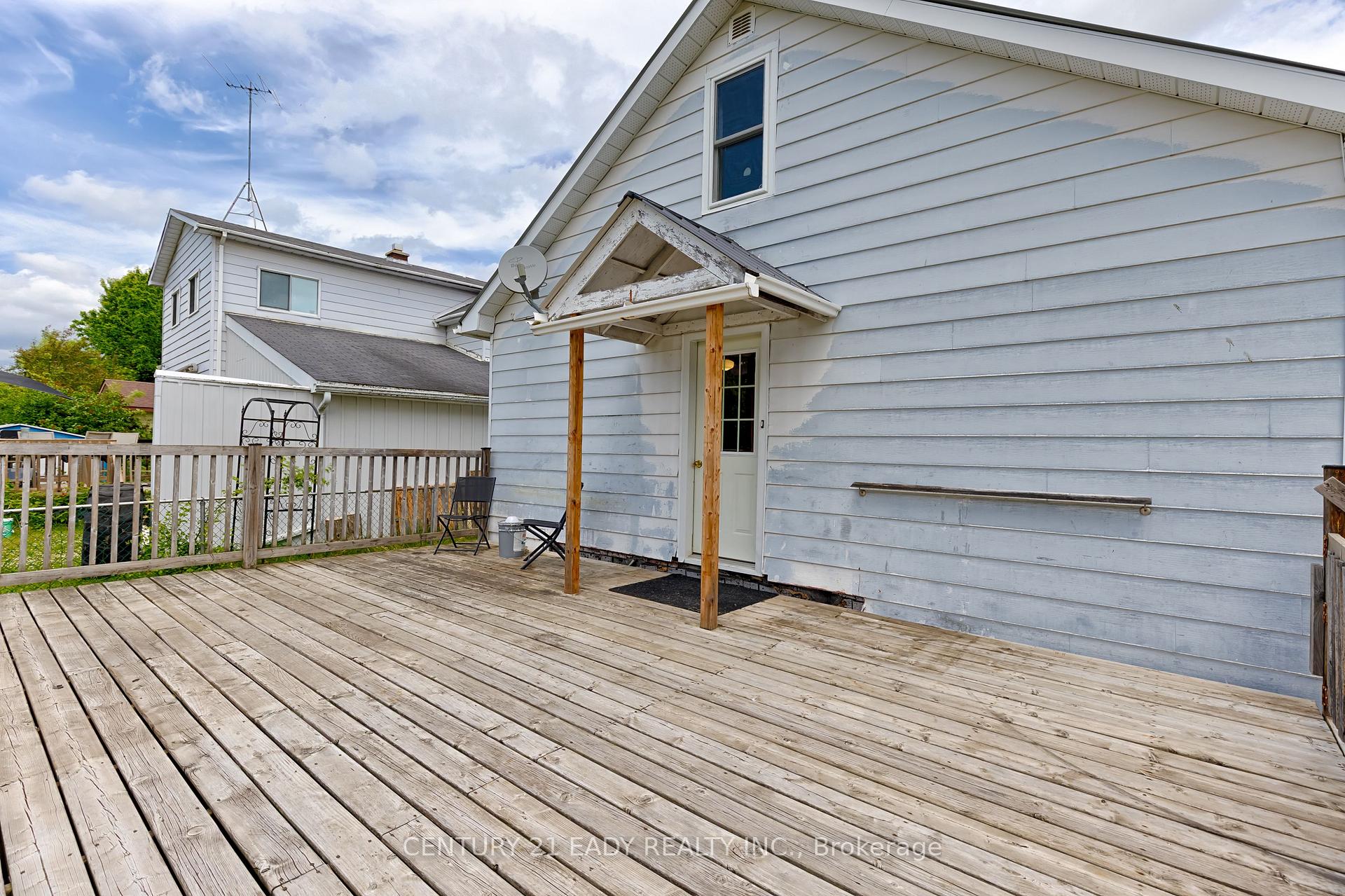 Photo 17 of 424 Moore Street, Renfrew — HOMEH