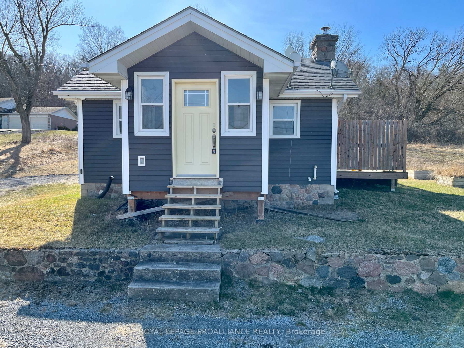 Photo 2 of 2237 County Rd 3, Prince Edward County, Ameliasburgh — HOMEH