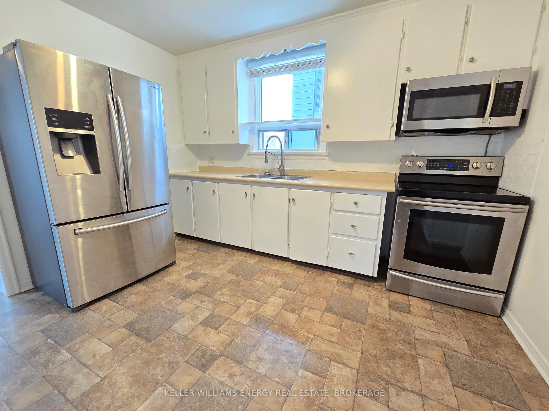 Photo 3 of Unit Upper, 204 Central Park Boulevard S, Oshawa, Central — HOMEH