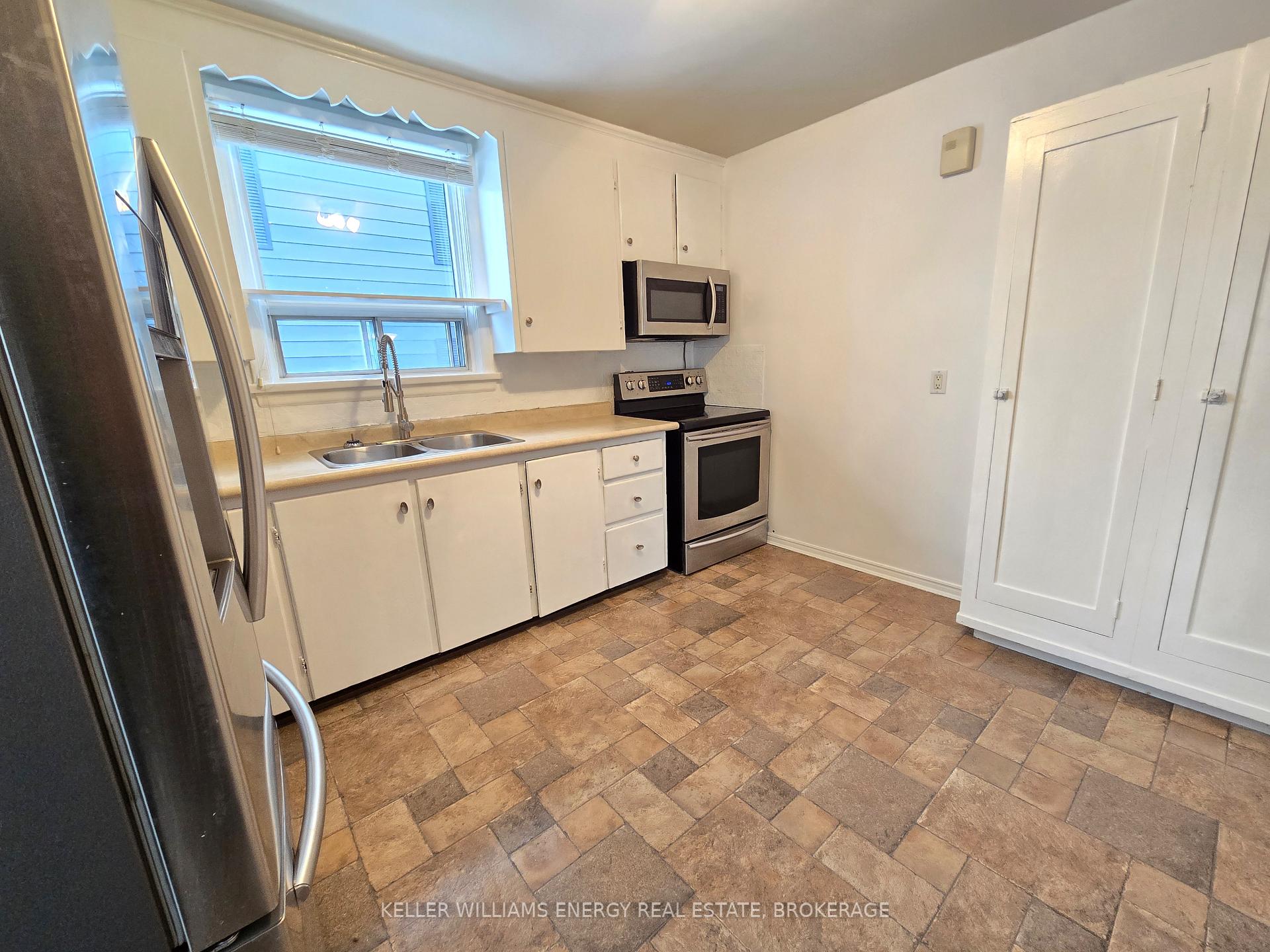 Photo 4 of Unit Upper, 204 Central Park Boulevard S, Oshawa, Central — HOMEH