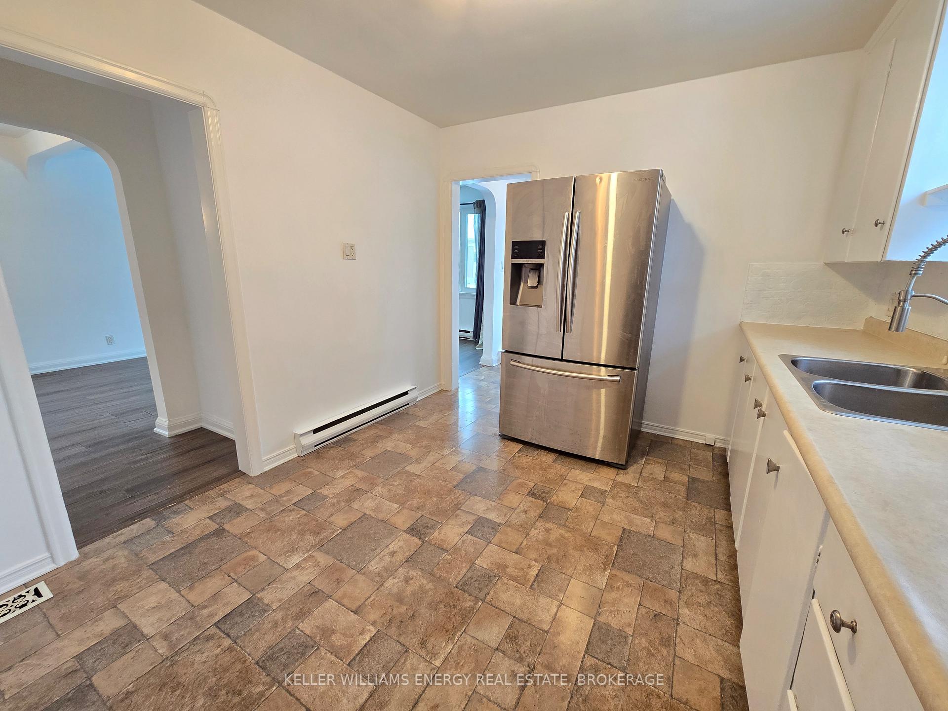 Photo 6 of Unit Upper, 204 Central Park Boulevard S, Oshawa, Central — HOMEH