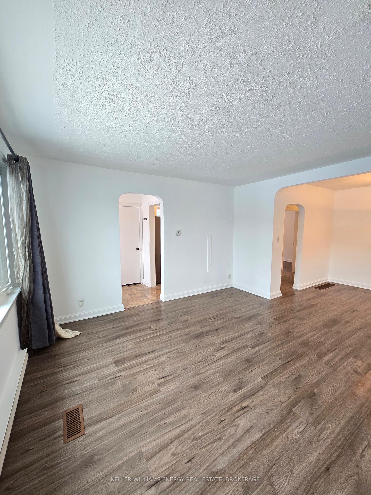 Photo 8 of Unit Upper, 204 Central Park Boulevard S, Oshawa, Central — HOMEH