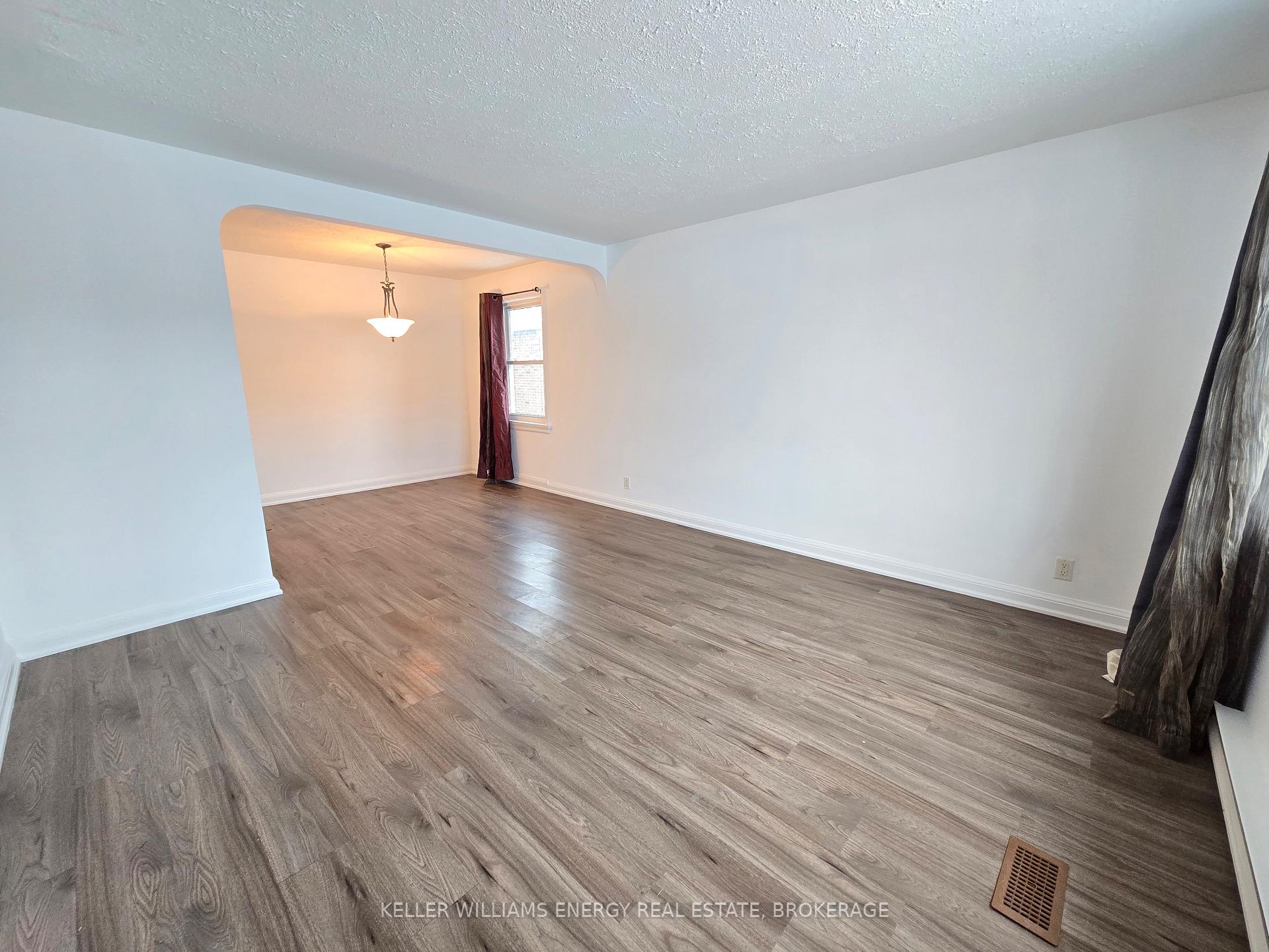 Photo 9 of Unit Upper, 204 Central Park Boulevard S, Oshawa, Central — HOMEH