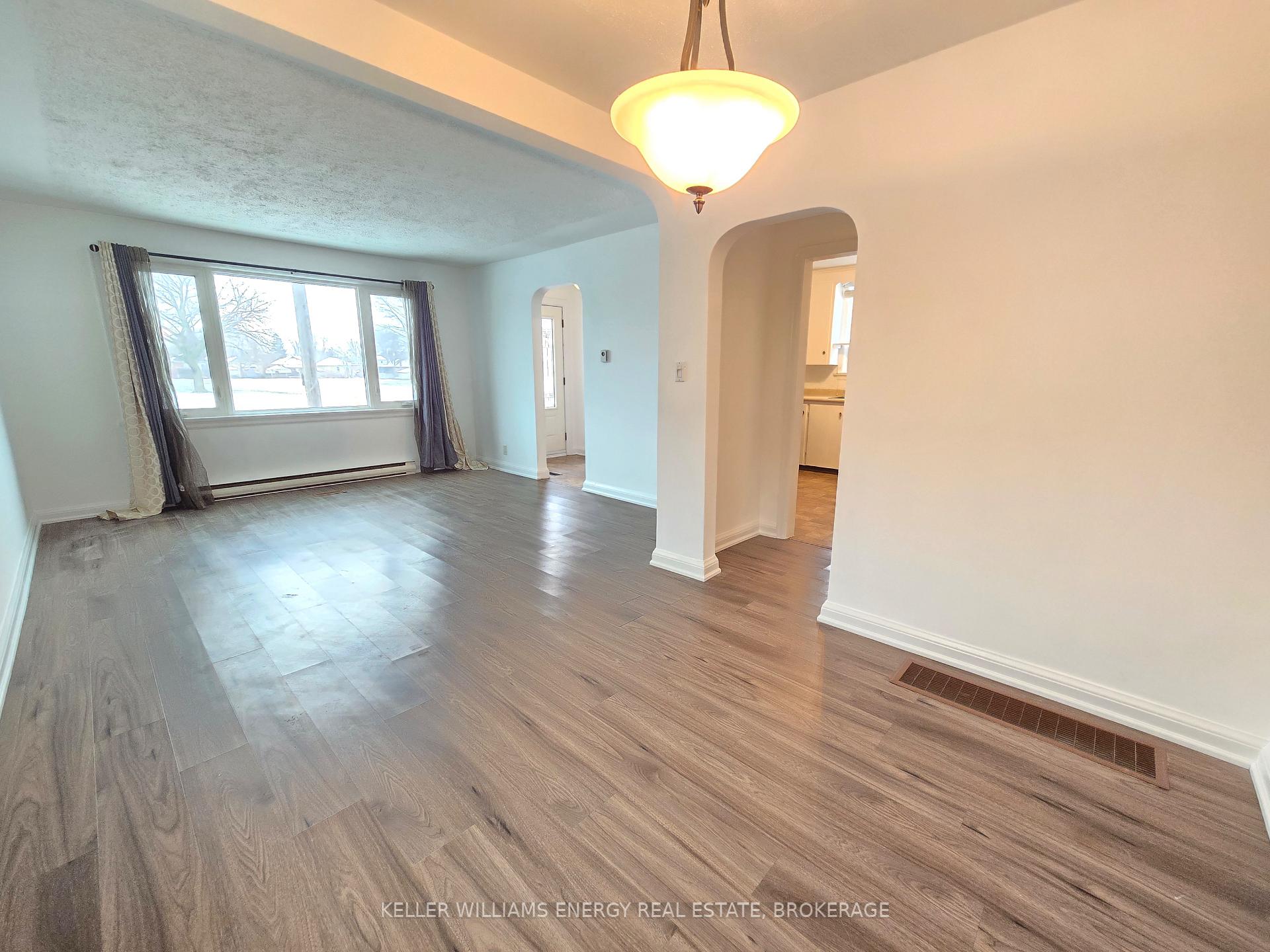 Photo 10 of Unit Upper, 204 Central Park Boulevard S, Oshawa, Central — HOMEH