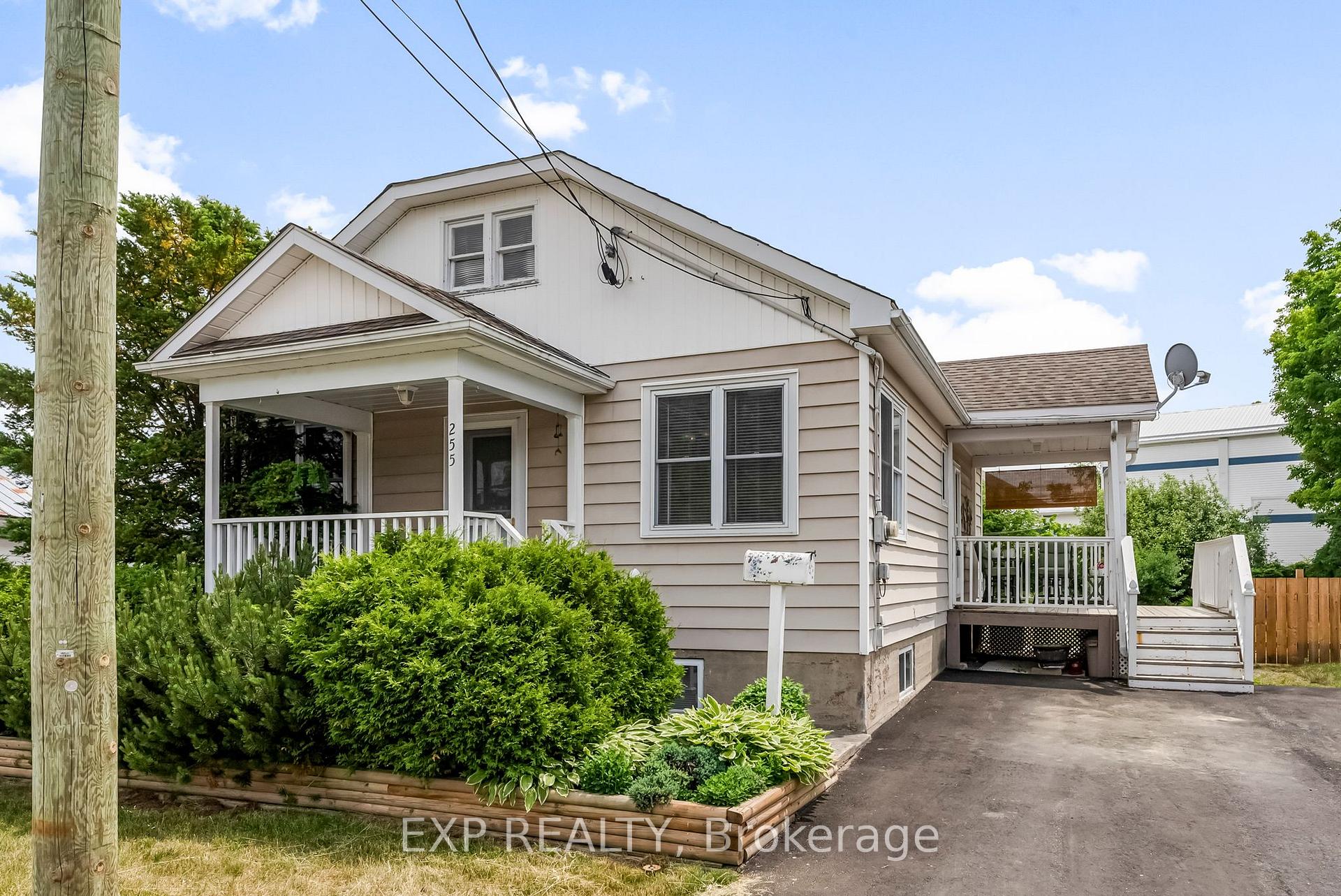 Photo 2 of 255 Arnprior Avenue, Renfrew — HOMEH