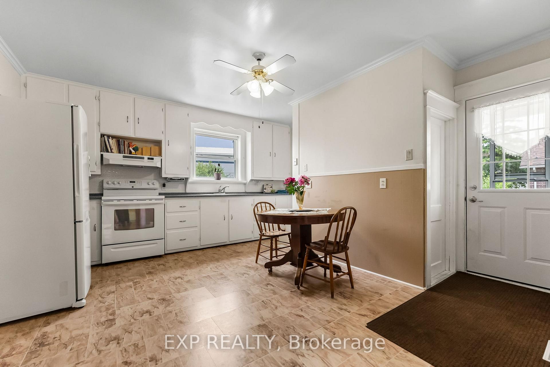 Photo 15 of 255 Arnprior Avenue, Renfrew — HOMEH
