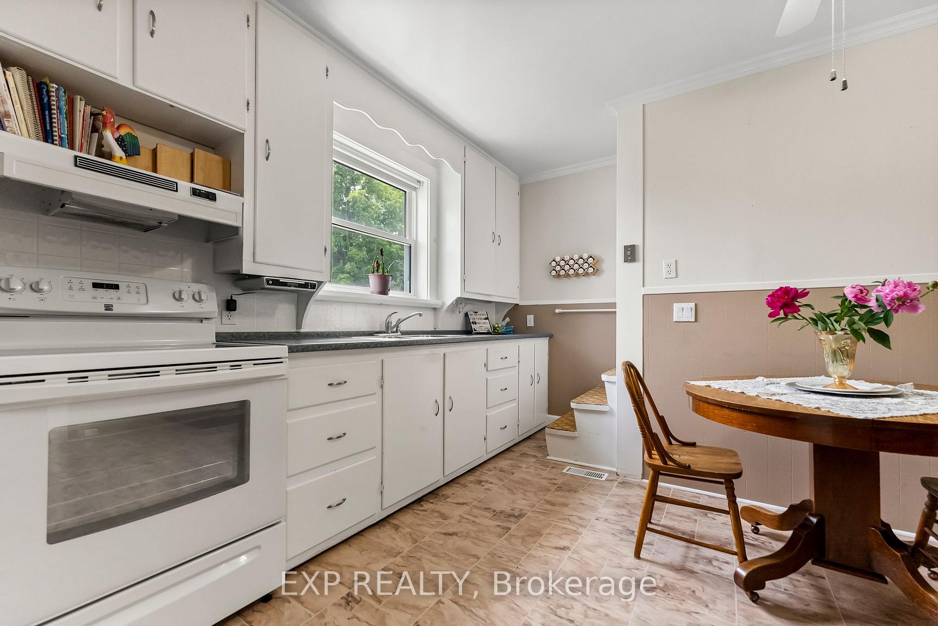 Photo 17 of 255 Arnprior Avenue, Renfrew — HOMEH