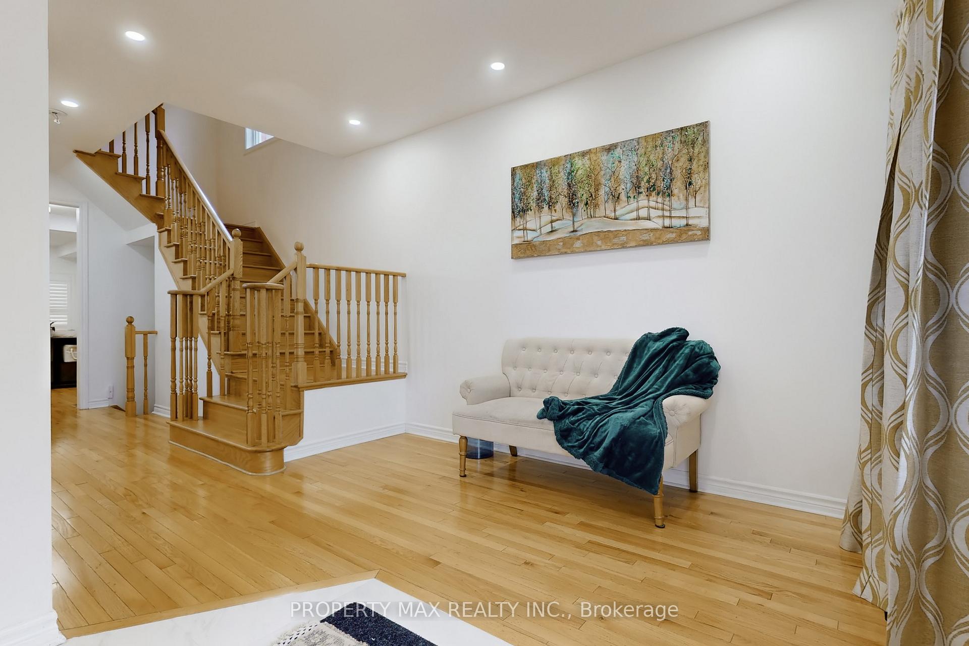 Photo 12 of 1577 Brandy Court, Pickering, Duffin Heights — HOMEH