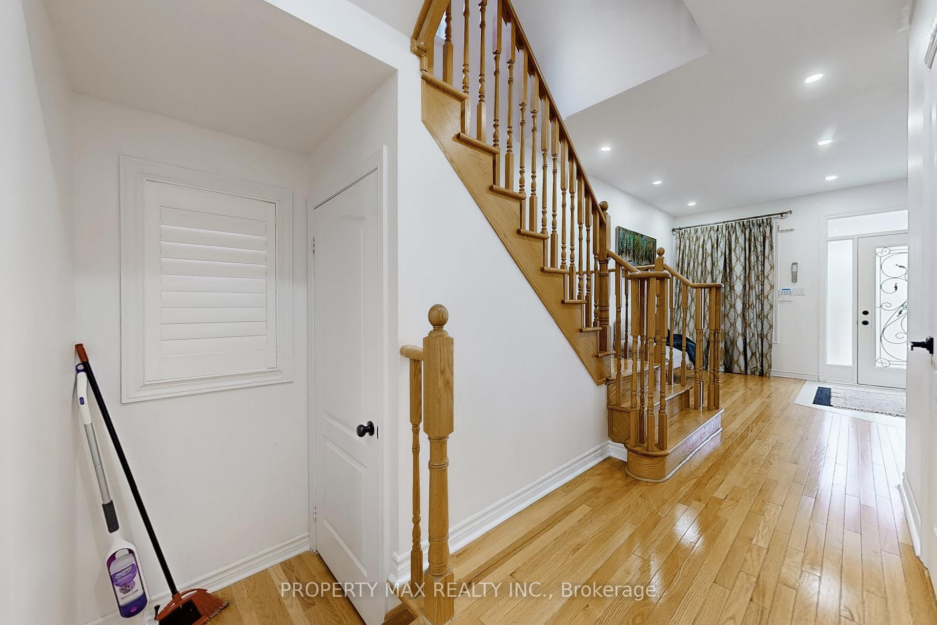 Photo 17 of 1577 Brandy Court, Pickering, Duffin Heights — HOMEH