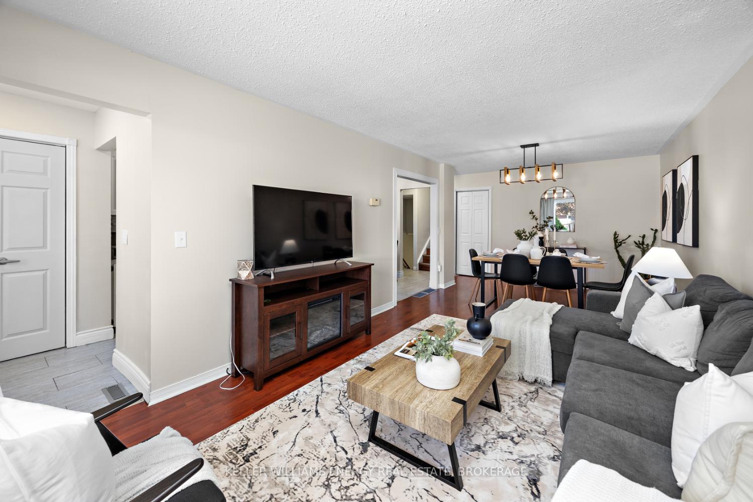 Photo 5 of 52 Vancouver Court, Oshawa, Vanier — HOMEH