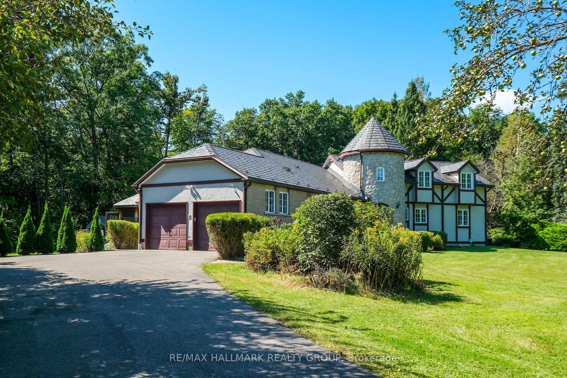 Photo 3 of 1390 Millburn Crescent, Ottawa, Cumberland Ridge — HOMEH