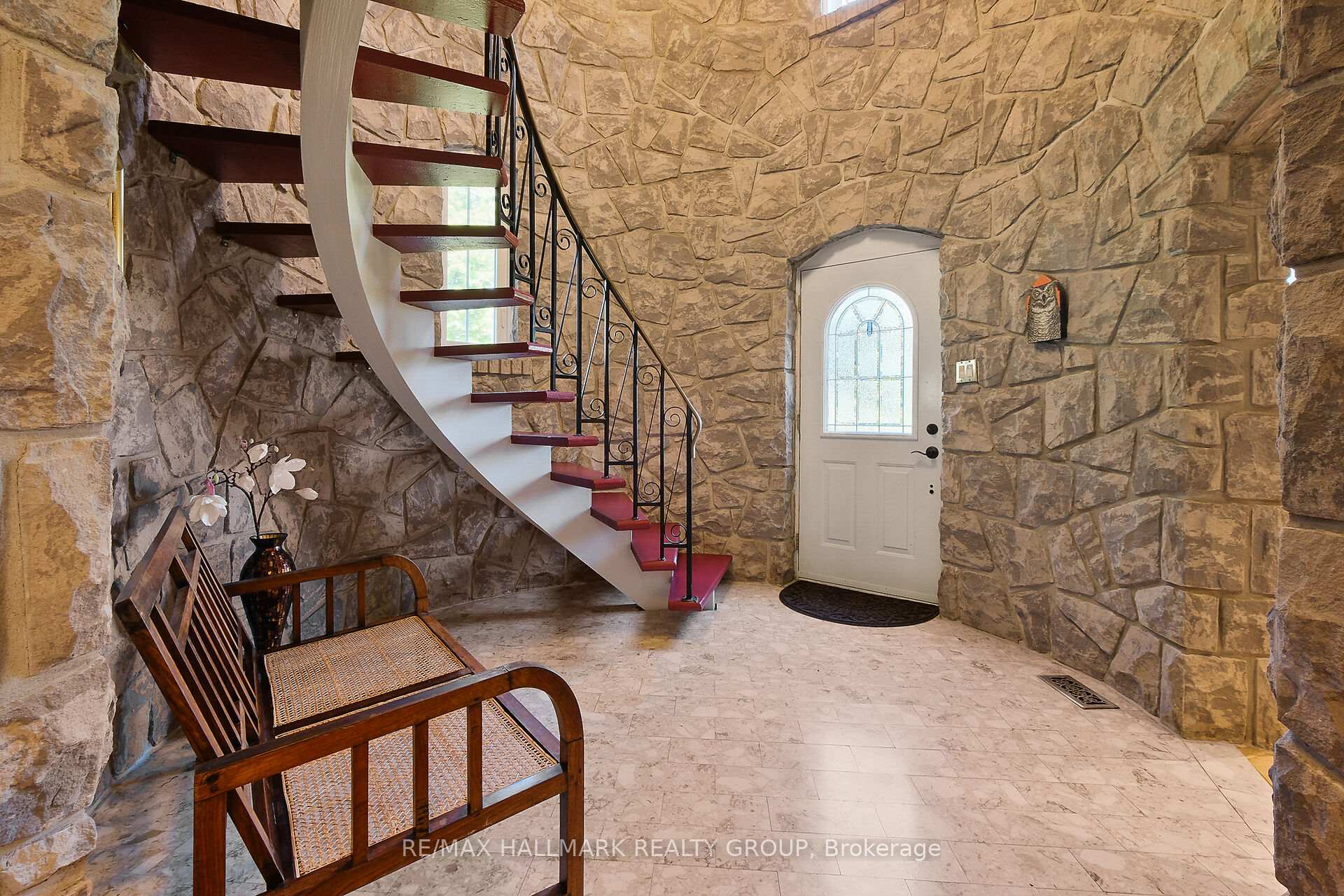 Photo 4 of 1390 Millburn Crescent, Ottawa, Cumberland Ridge — HOMEH