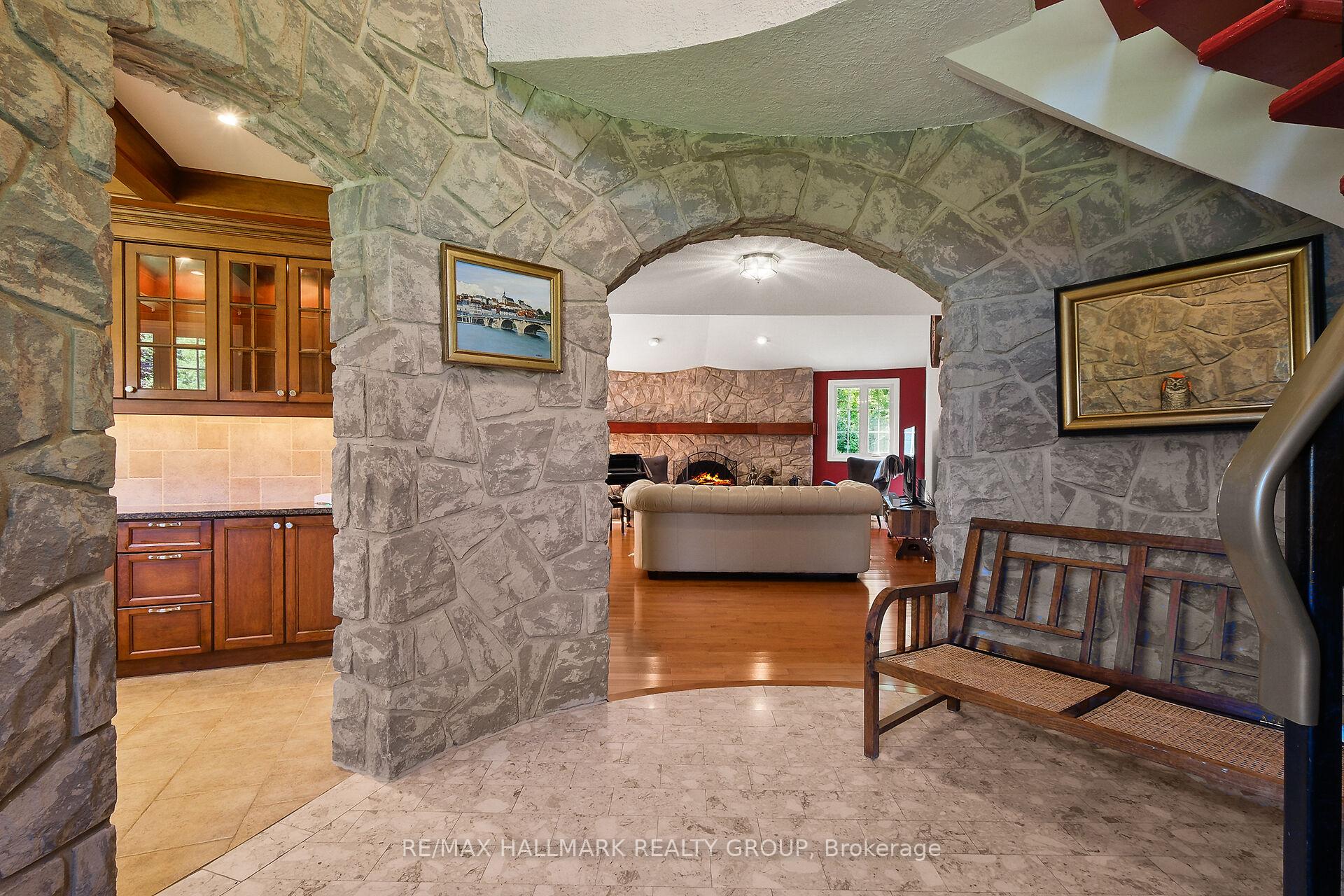 Photo 5 of 1390 Millburn Crescent, Ottawa, Cumberland Ridge — HOMEH