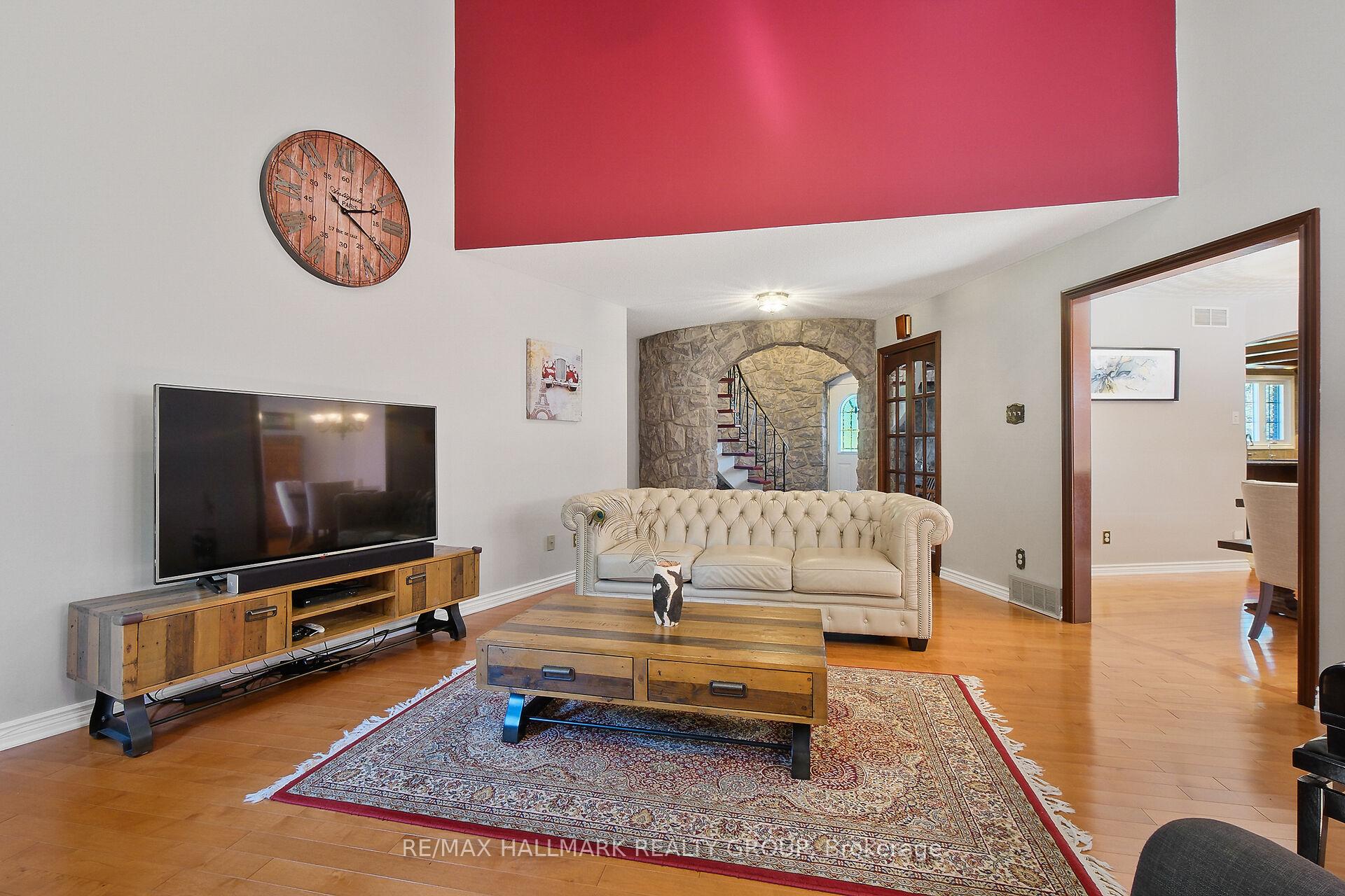 Photo 6 of 1390 Millburn Crescent, Ottawa, Cumberland Ridge — HOMEH
