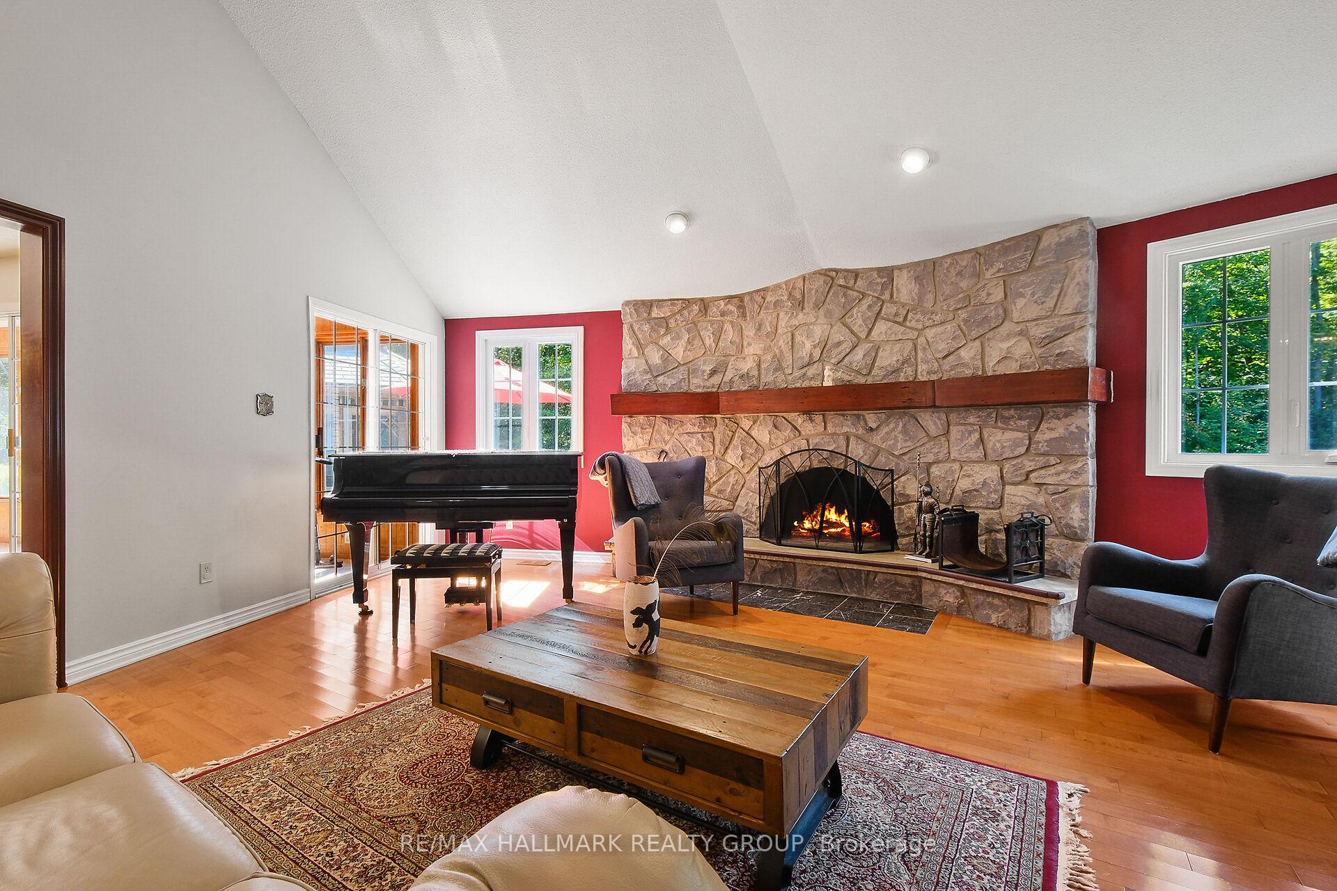 Photo 7 of 1390 Millburn Crescent, Ottawa, Cumberland Ridge — HOMEH
