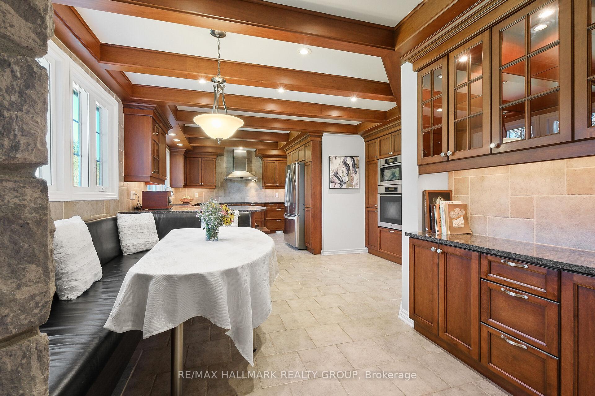 Photo 8 of 1390 Millburn Crescent, Ottawa, Cumberland Ridge — HOMEH