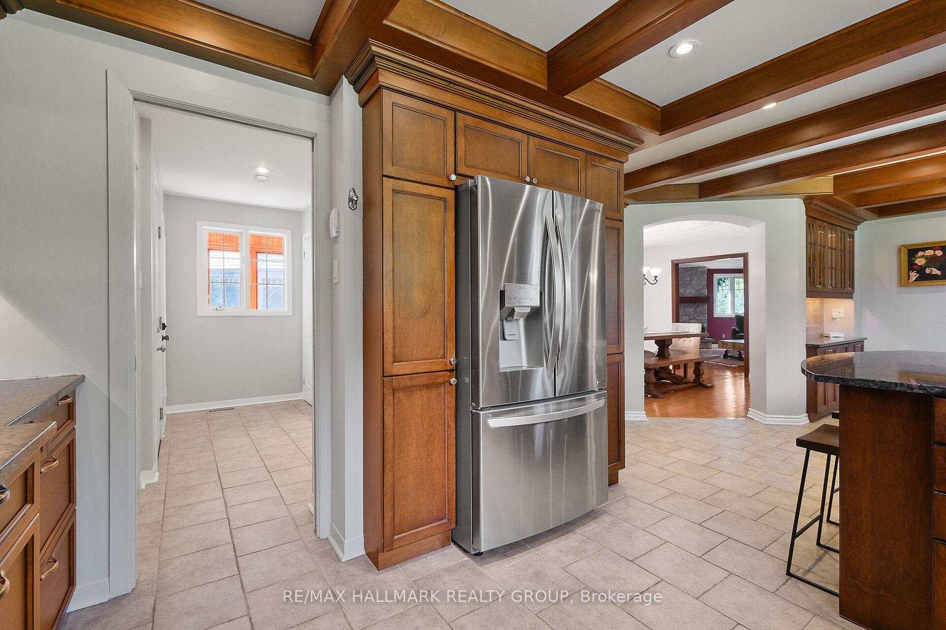 Photo 11 of 1390 Millburn Crescent, Ottawa, Cumberland Ridge — HOMEH