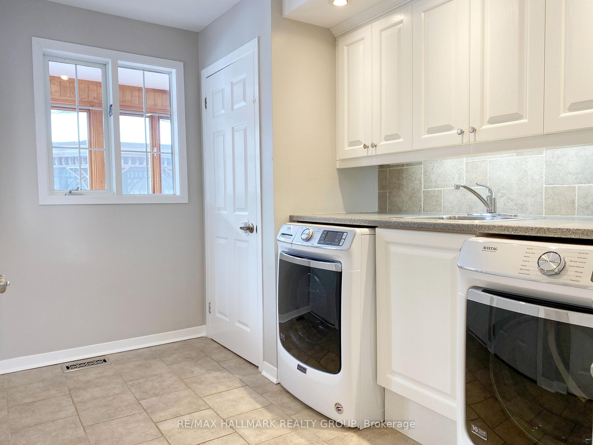 Photo 12 of 1390 Millburn Crescent, Ottawa, Cumberland Ridge — HOMEH