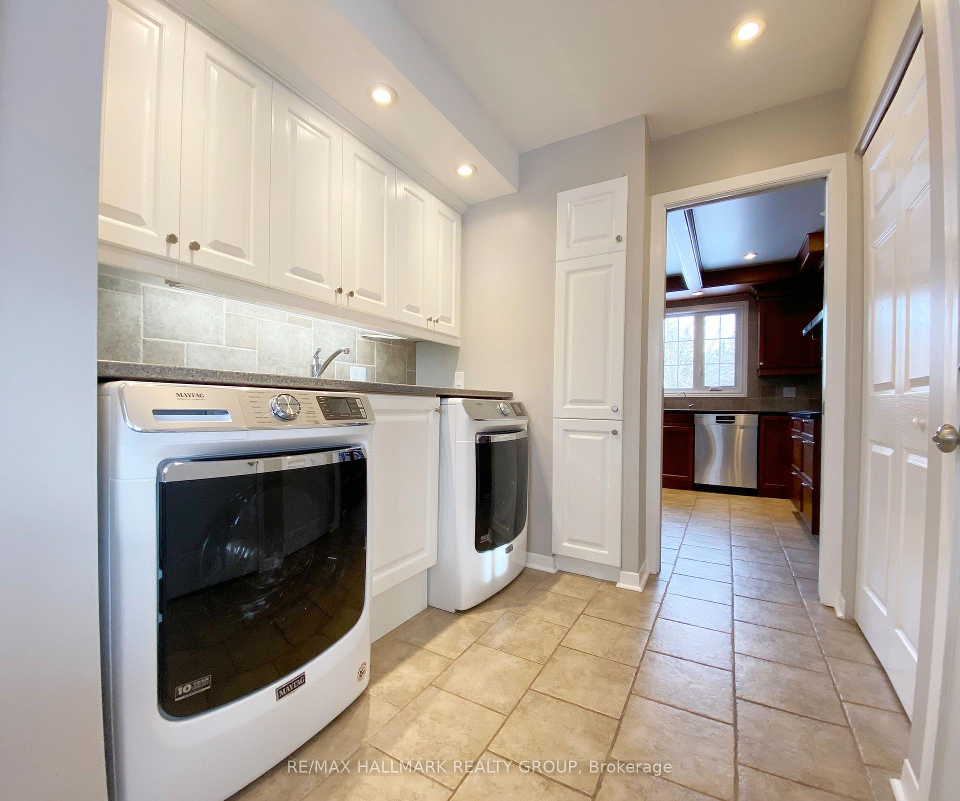 Photo 13 of 1390 Millburn Crescent, Ottawa, Cumberland Ridge — HOMEH