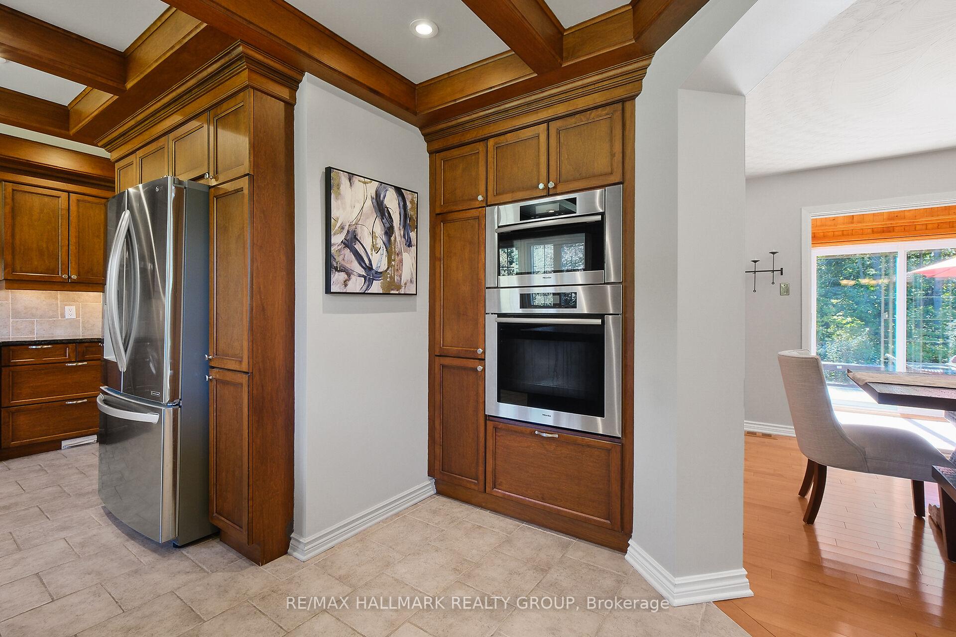 Photo 14 of 1390 Millburn Crescent, Ottawa, Cumberland Ridge — HOMEH