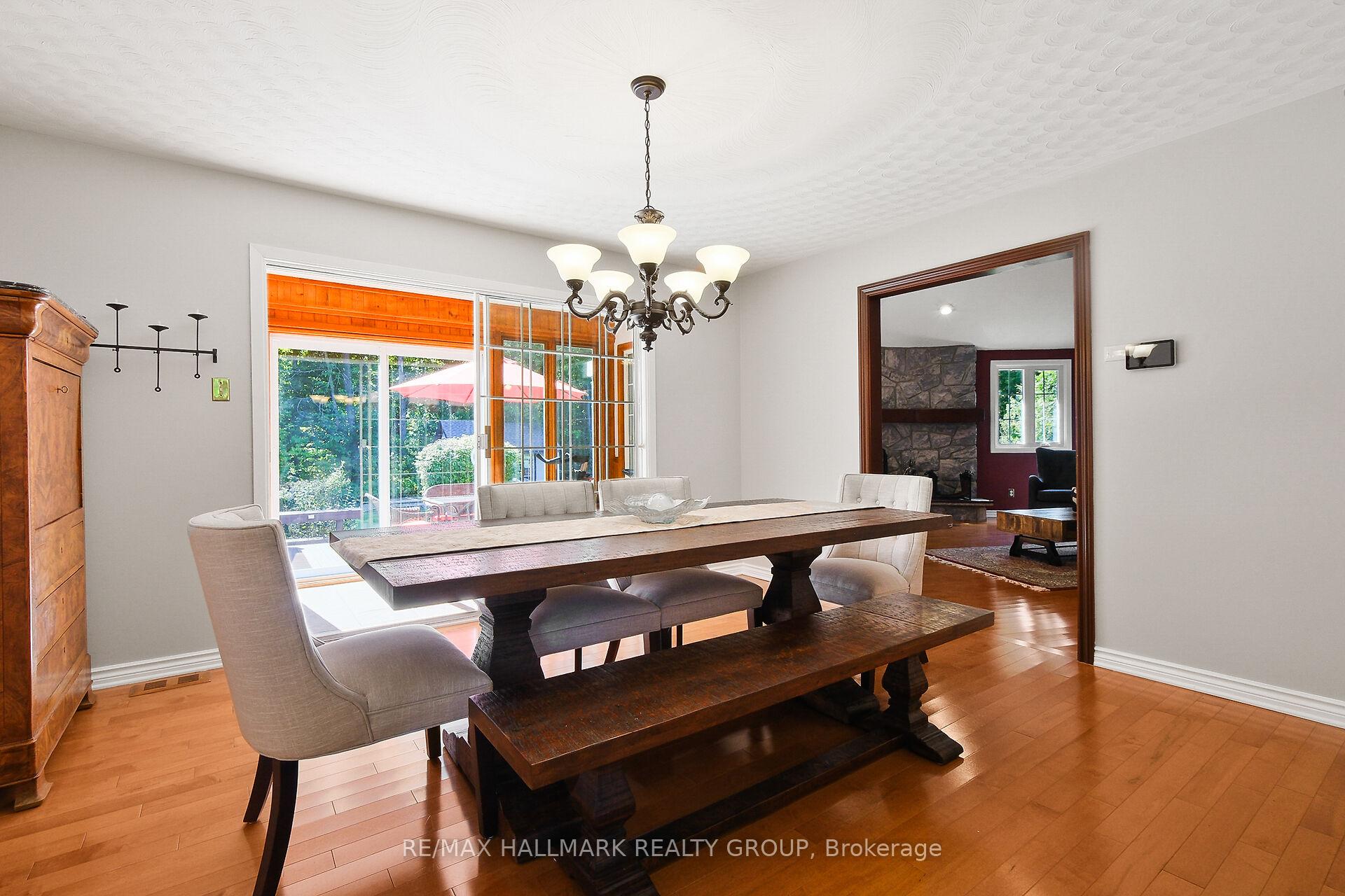 Photo 15 of 1390 Millburn Crescent, Ottawa, Cumberland Ridge — HOMEH