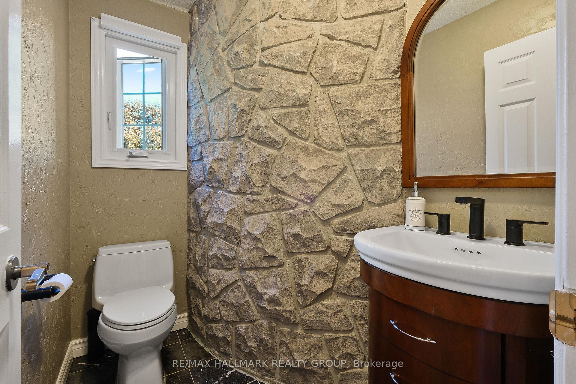 Photo 17 of 1390 Millburn Crescent, Ottawa, Cumberland Ridge — HOMEH