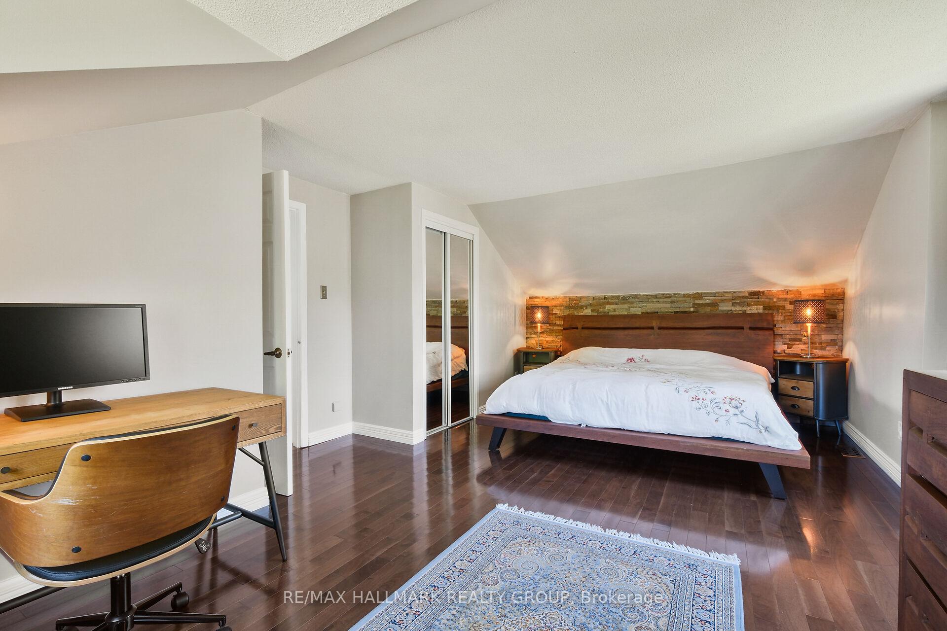 Photo 23 of 1390 Millburn Crescent, Ottawa, Cumberland Ridge — HOMEH