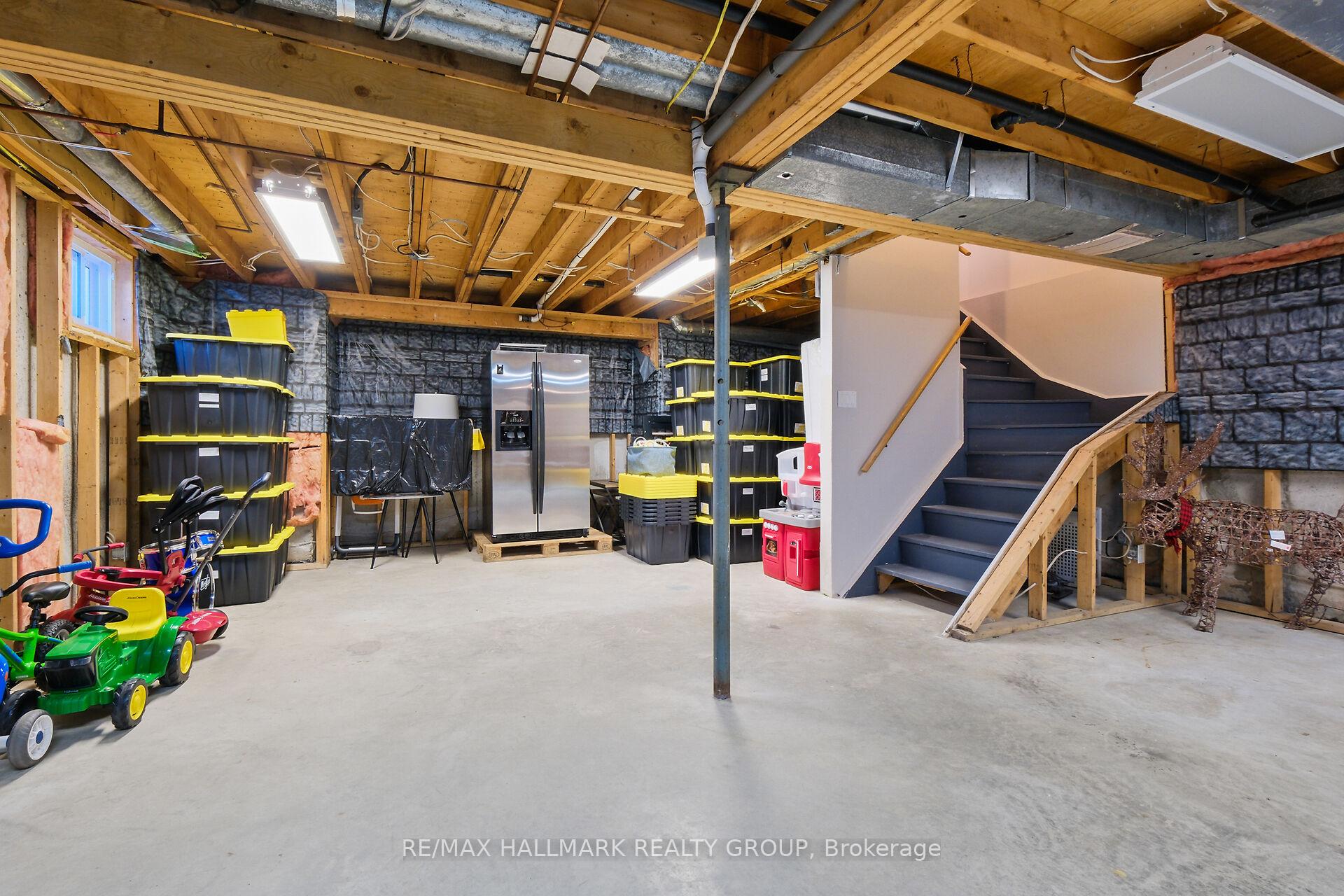 Photo 27 of 1390 Millburn Crescent, Ottawa, Cumberland Ridge — HOMEH