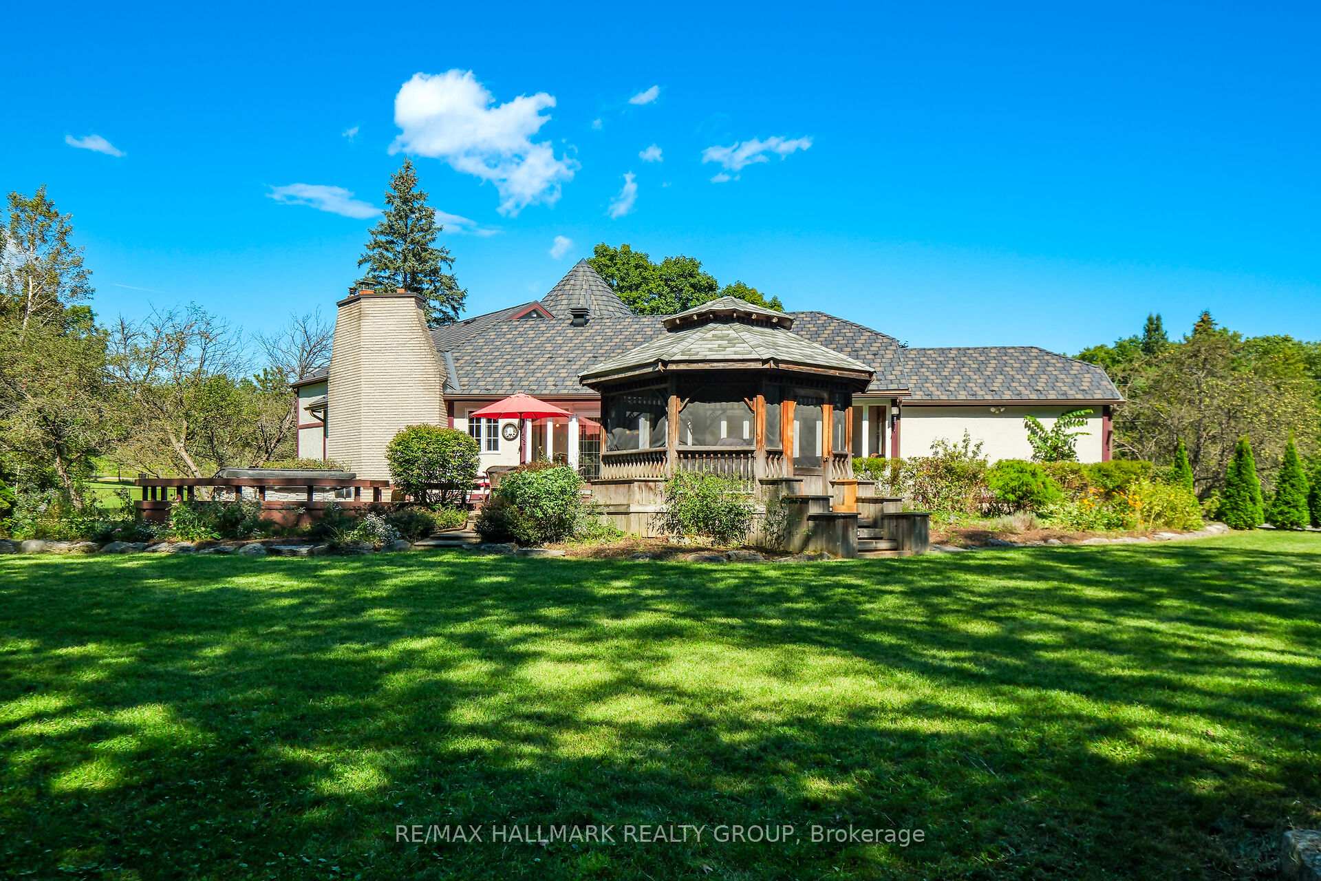 Photo 33 of 1390 Millburn Crescent, Ottawa, Cumberland Ridge — HOMEH