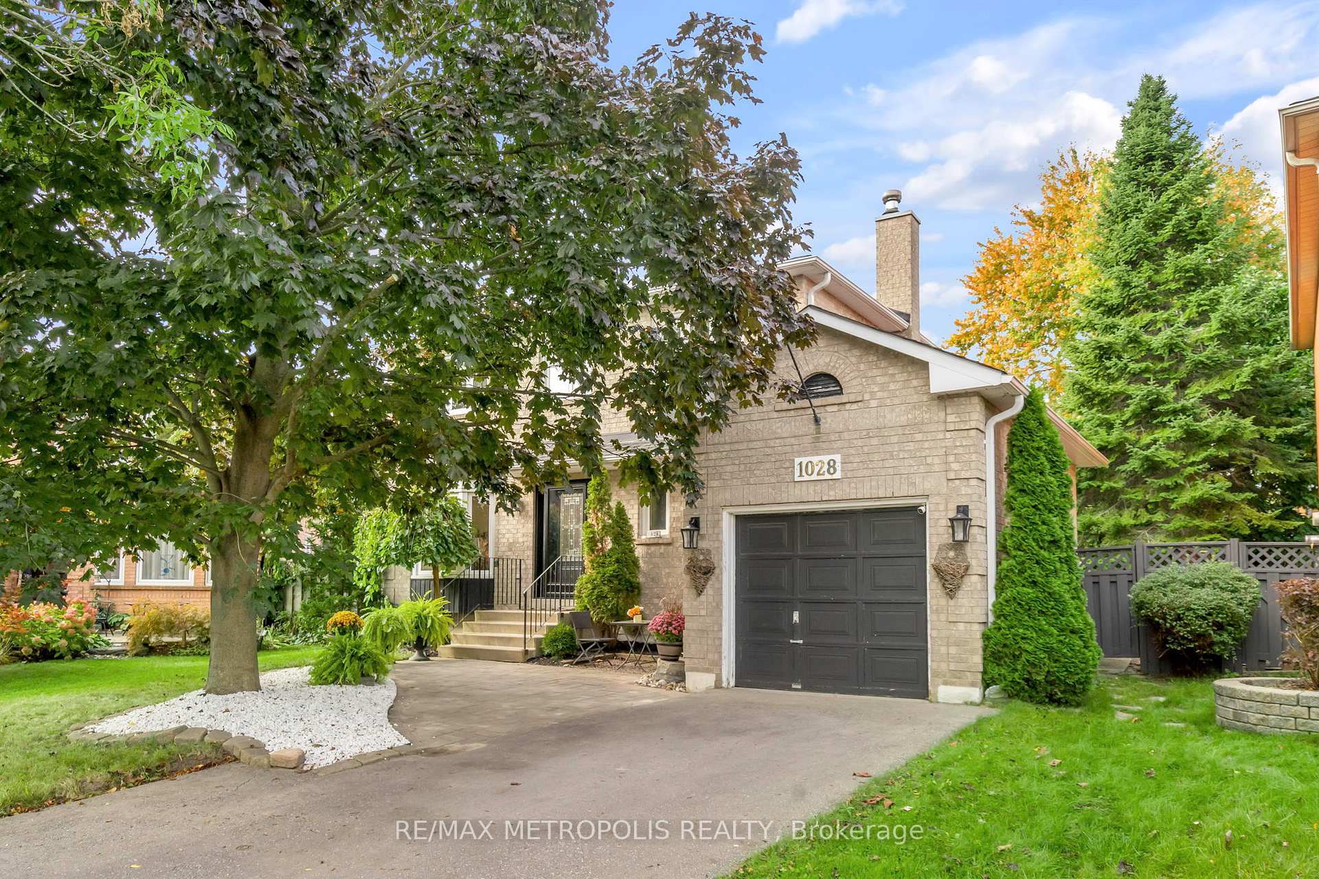 Photo 2 of 1028 Moorelands Crescent, Pickering, Rosebank — HOMEH
