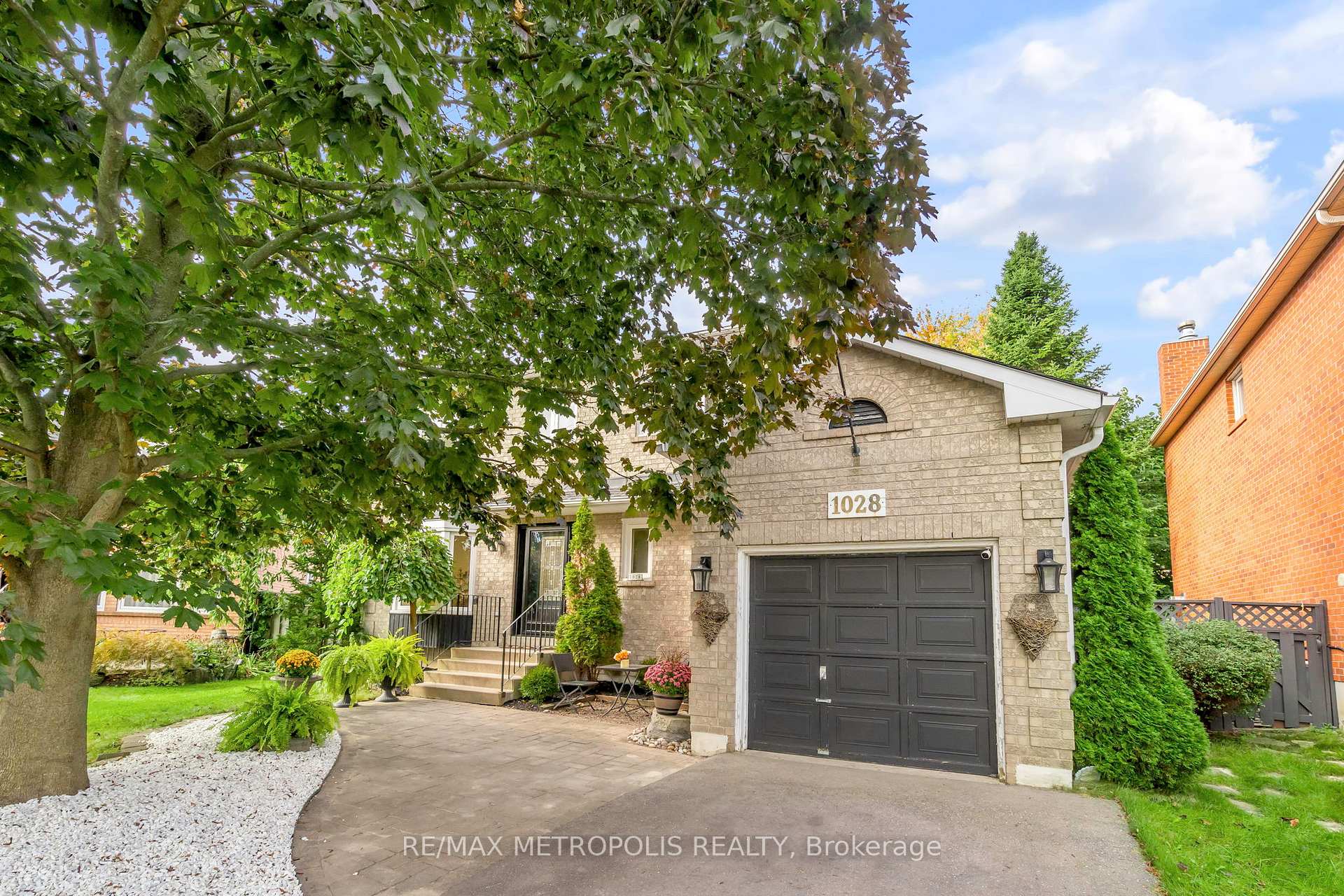 Photo 4 of 1028 Moorelands Crescent, Pickering, Rosebank — HOMEH