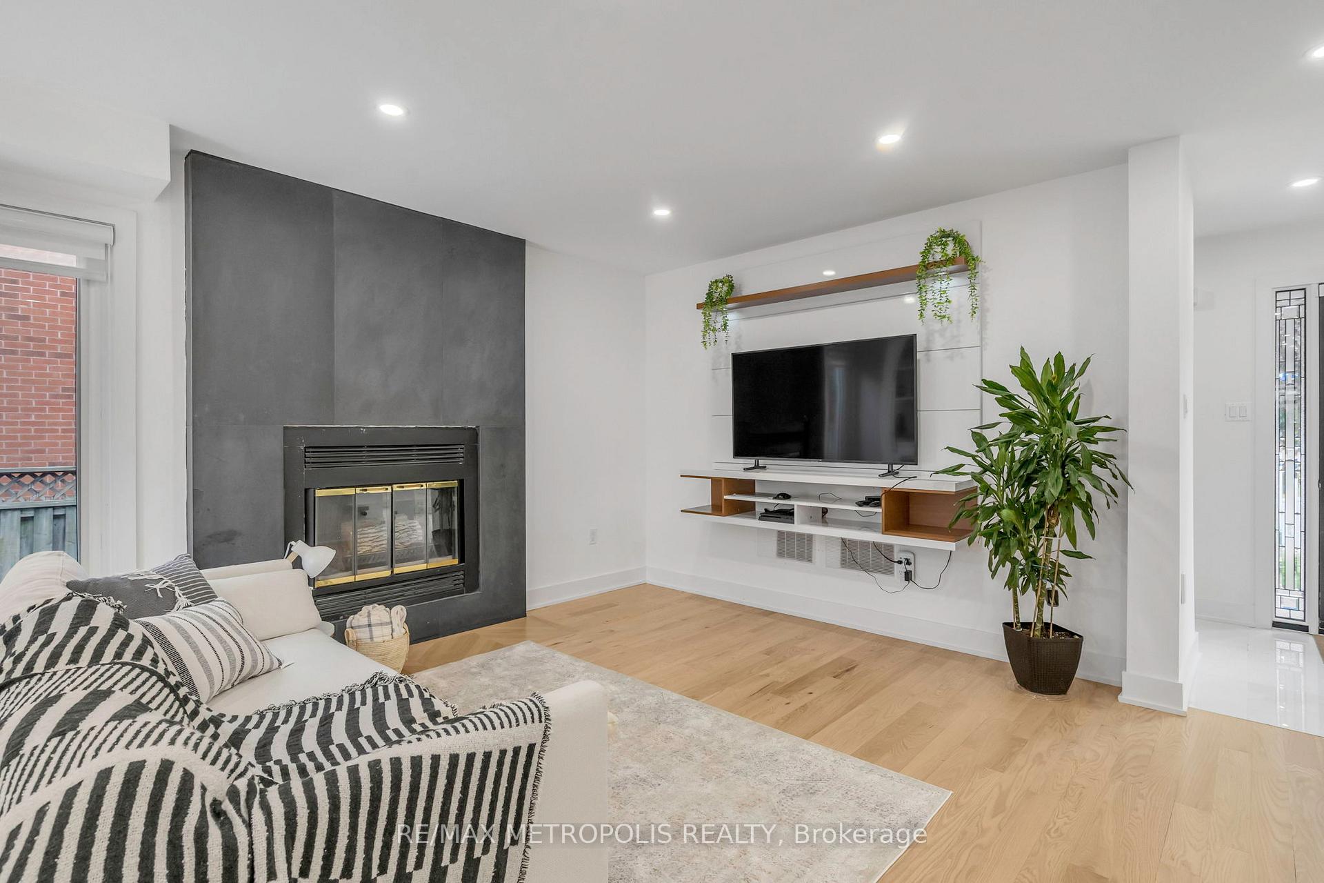 Photo 8 of 1028 Moorelands Crescent, Pickering, Rosebank — HOMEH