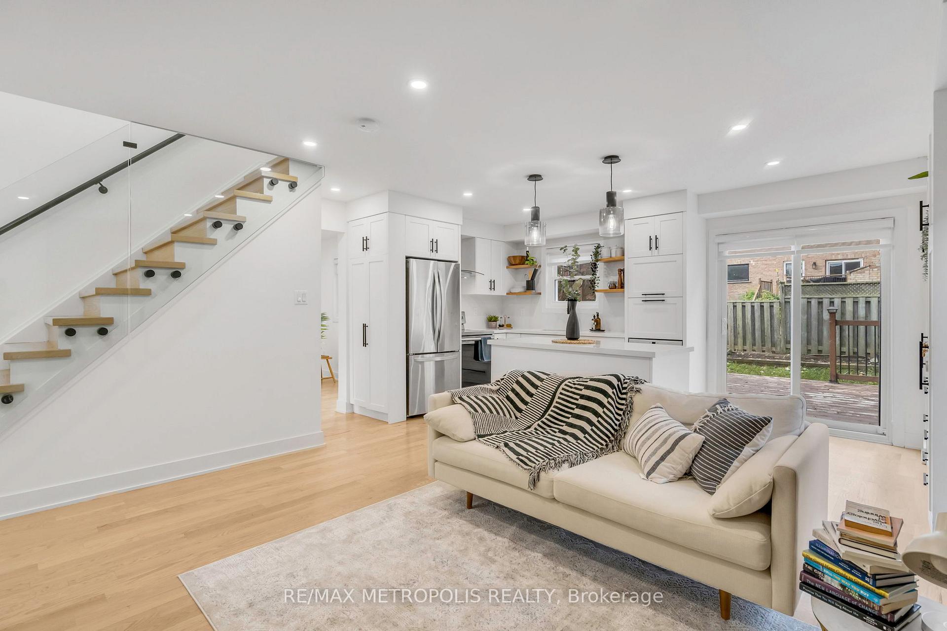 Photo 9 of 1028 Moorelands Crescent, Pickering, Rosebank — HOMEH