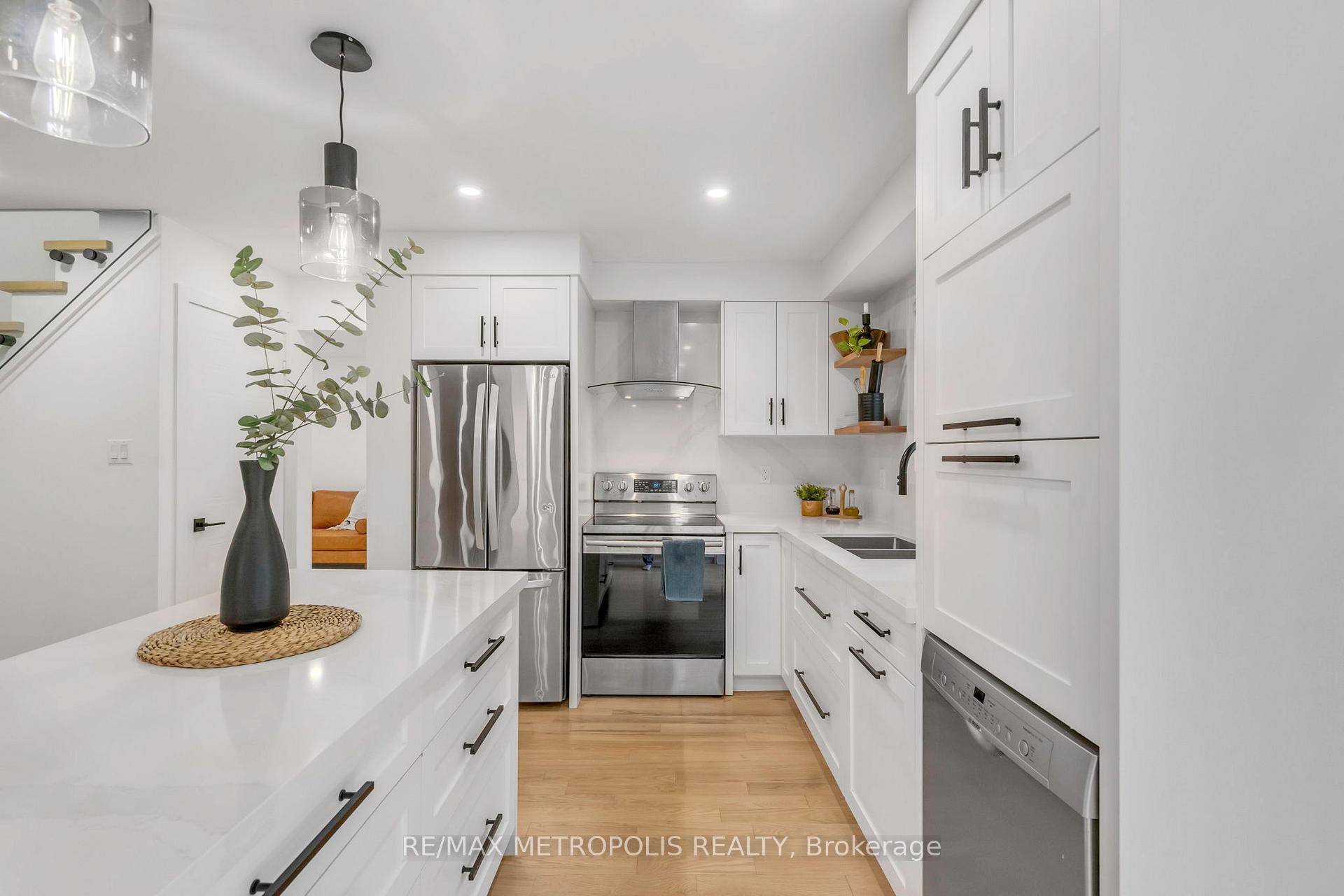Photo 12 of 1028 Moorelands Crescent, Pickering, Rosebank — HOMEH