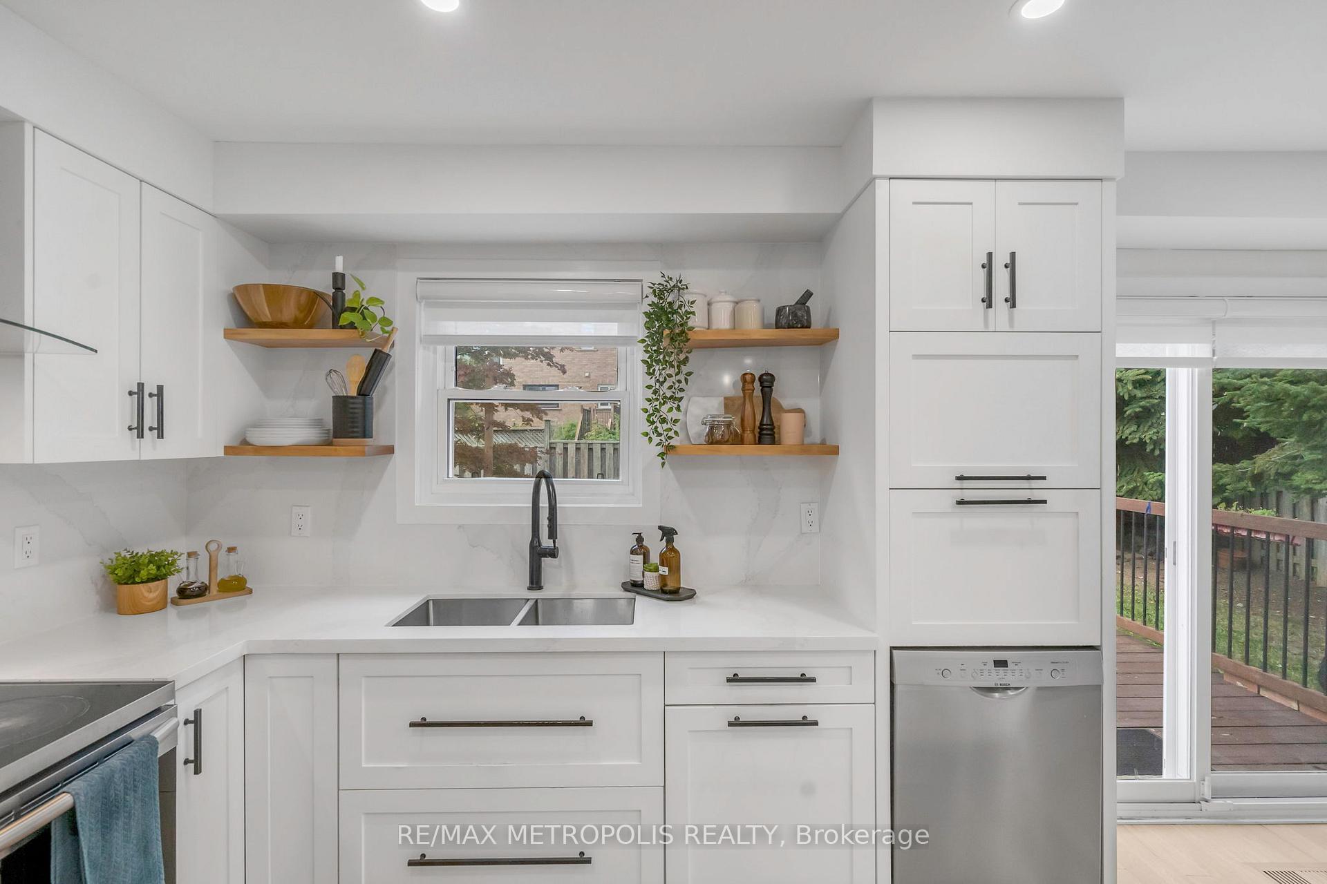 Photo 13 of 1028 Moorelands Crescent, Pickering, Rosebank — HOMEH