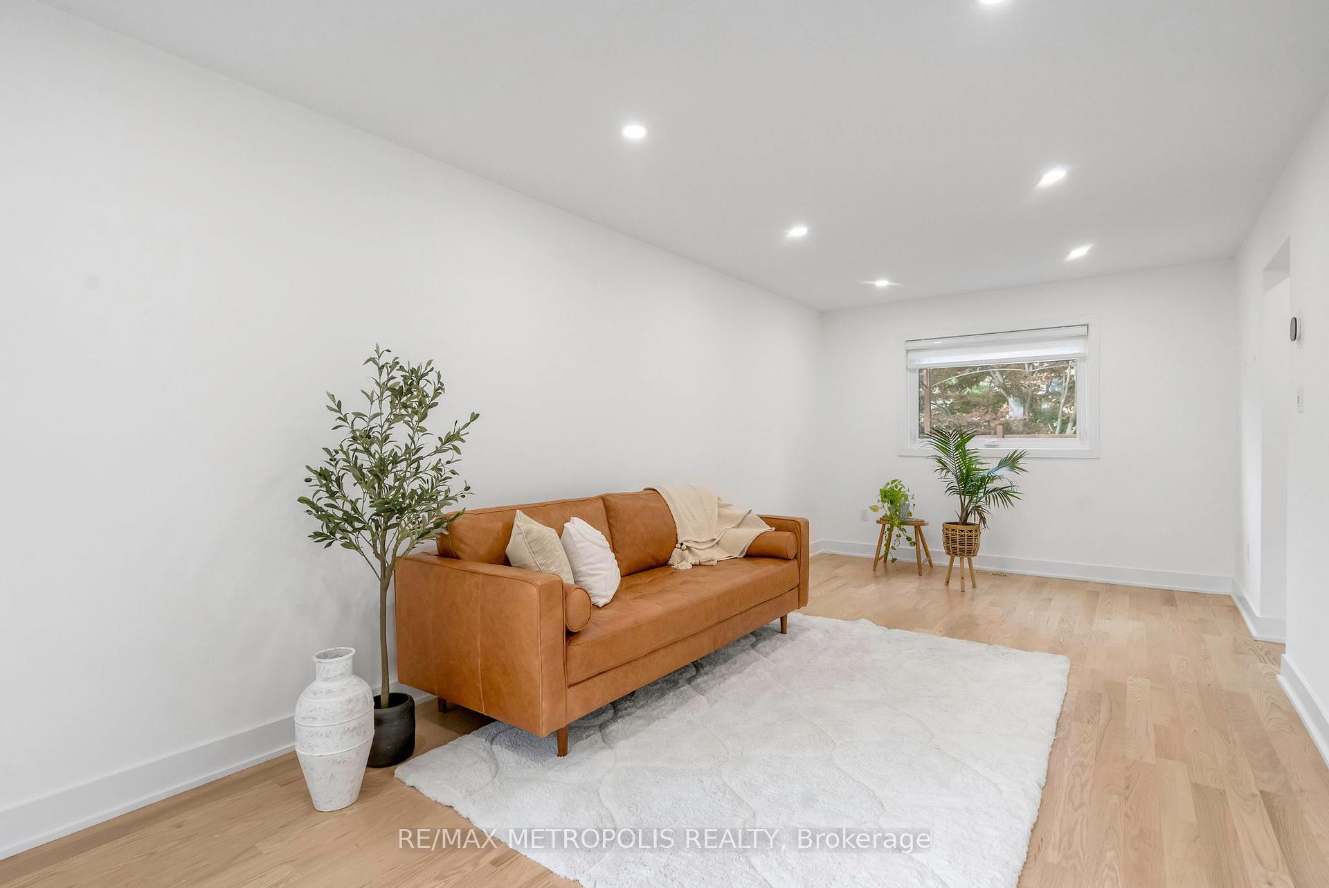 Photo 17 of 1028 Moorelands Crescent, Pickering, Rosebank — HOMEH
