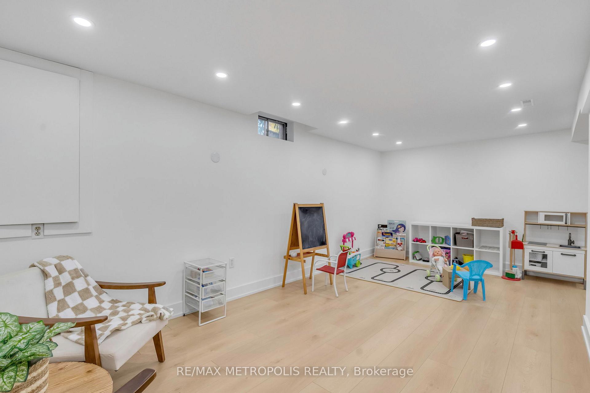 Photo 27 of 1028 Moorelands Crescent, Pickering, Rosebank — HOMEH