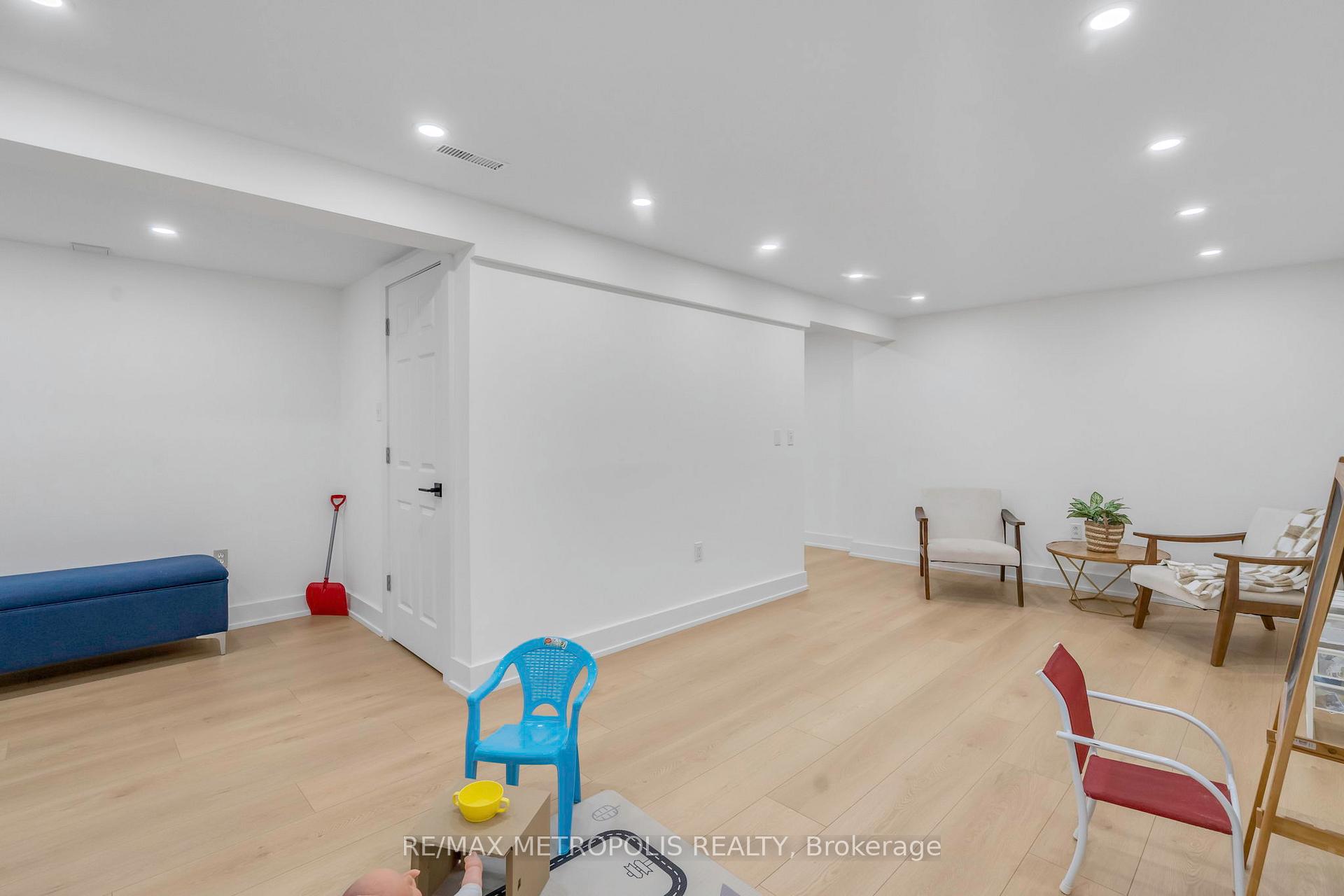Photo 28 of 1028 Moorelands Crescent, Pickering, Rosebank — HOMEH