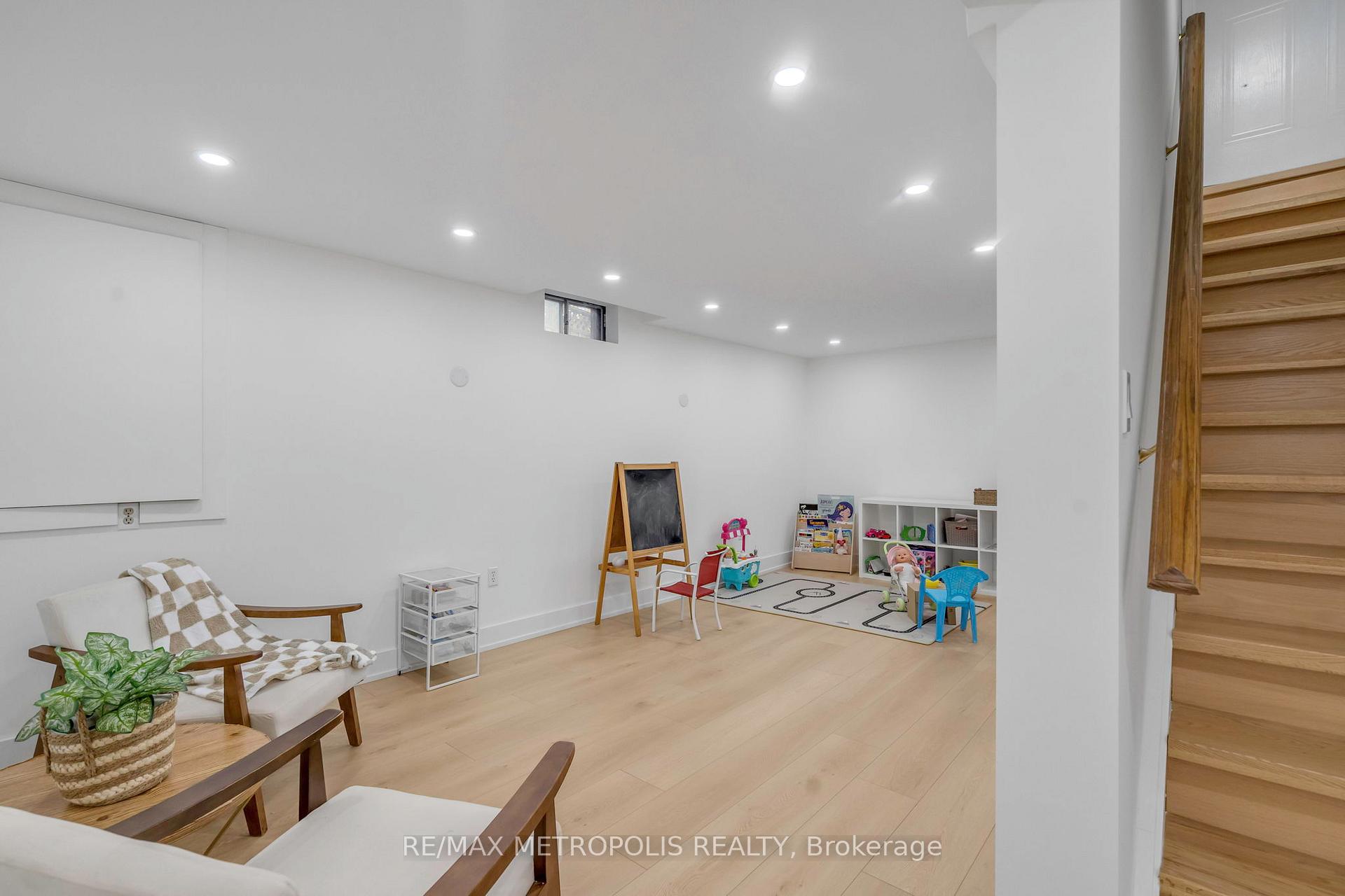 Photo 30 of 1028 Moorelands Crescent, Pickering, Rosebank — HOMEH