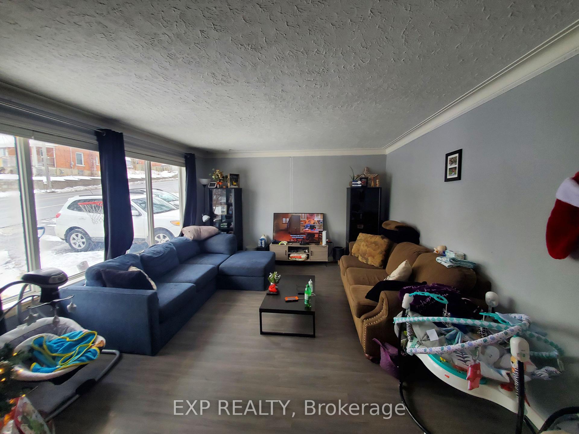 Photo 4 of 662 Sherbrooke Street, Peterborough, Town Ward 3 — HOMEH