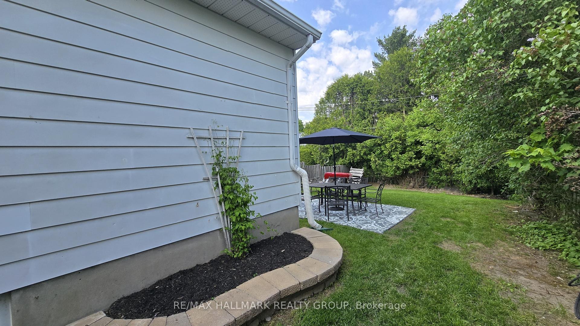 Photo 5 of 228 Airth Boulevard, Renfrew — HOMEH