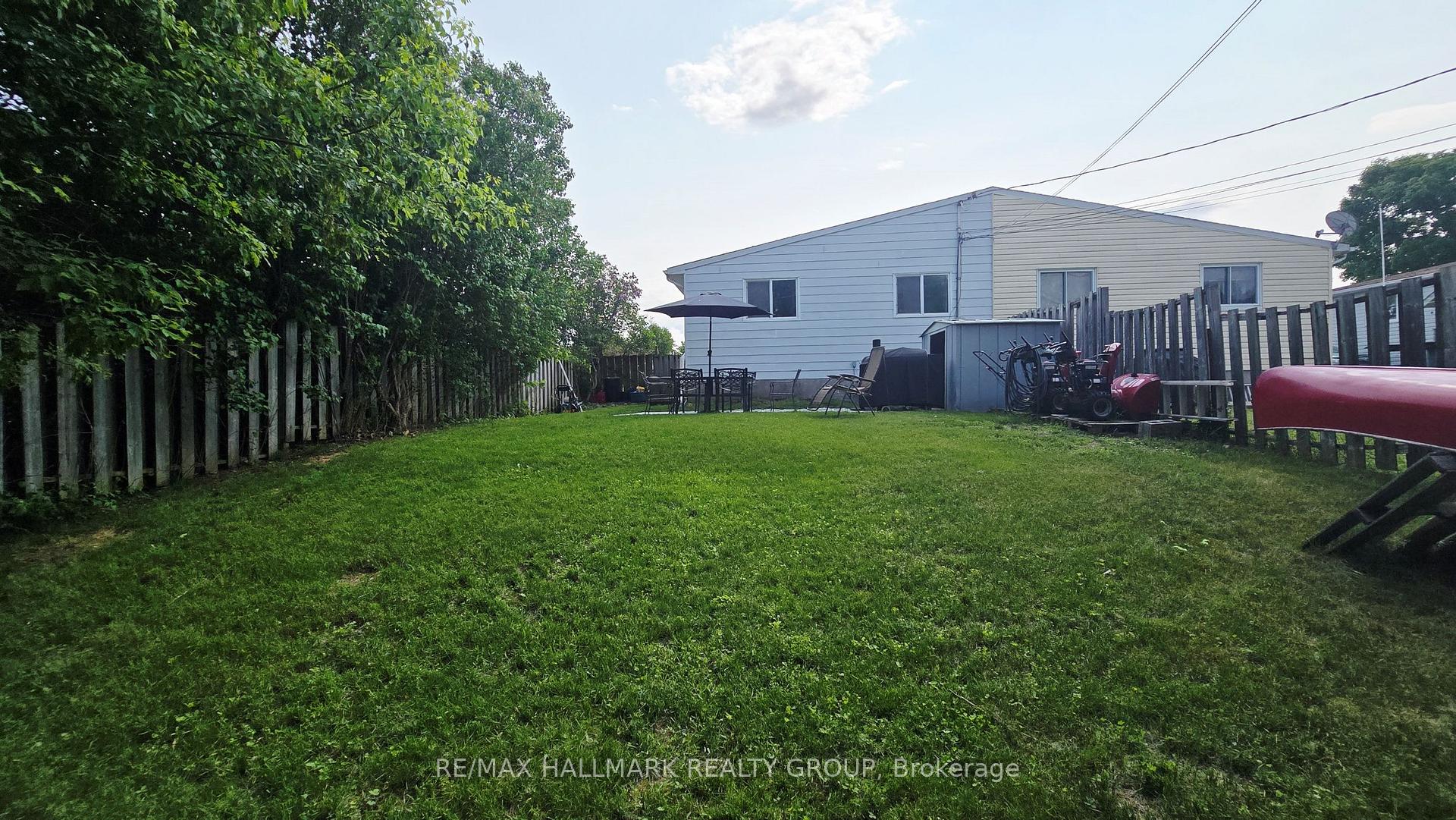 Photo 8 of 228 Airth Boulevard, Renfrew — HOMEH