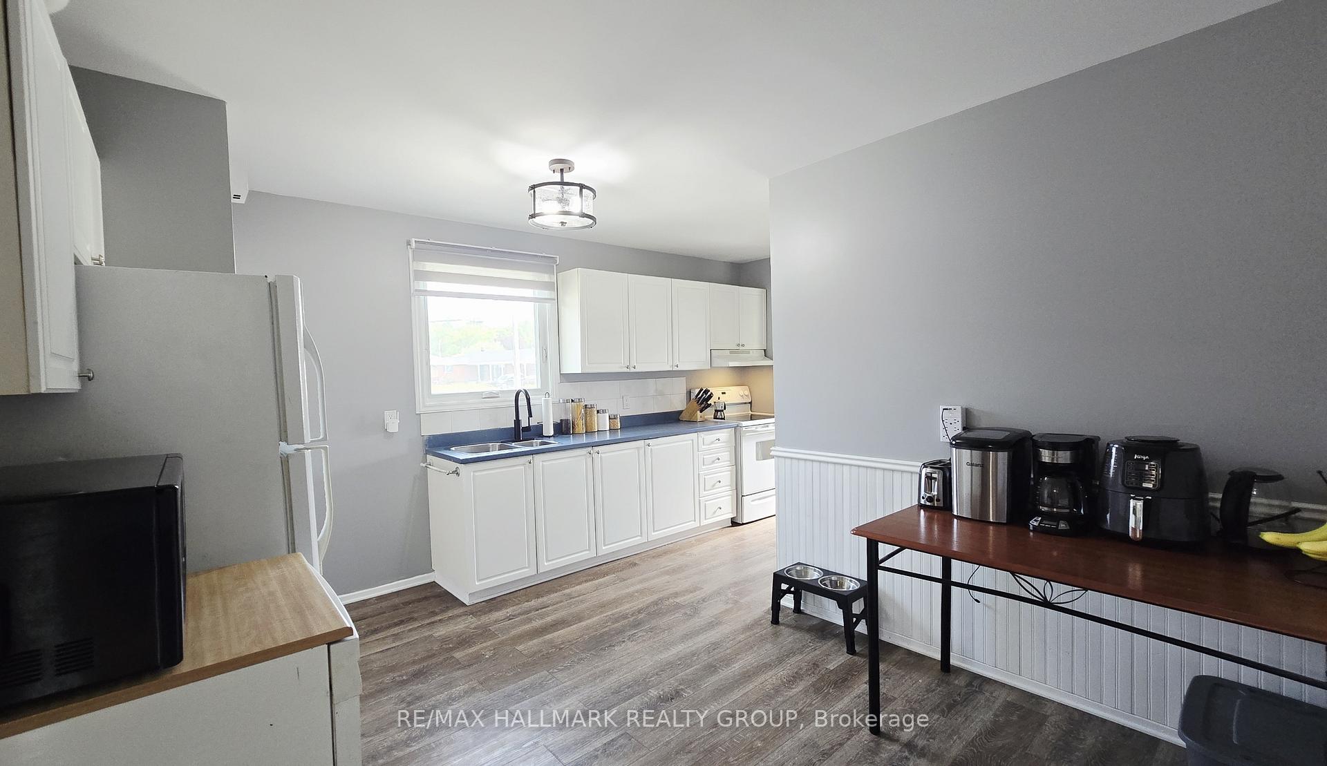 Photo 14 of 228 Airth Boulevard, Renfrew — HOMEH
